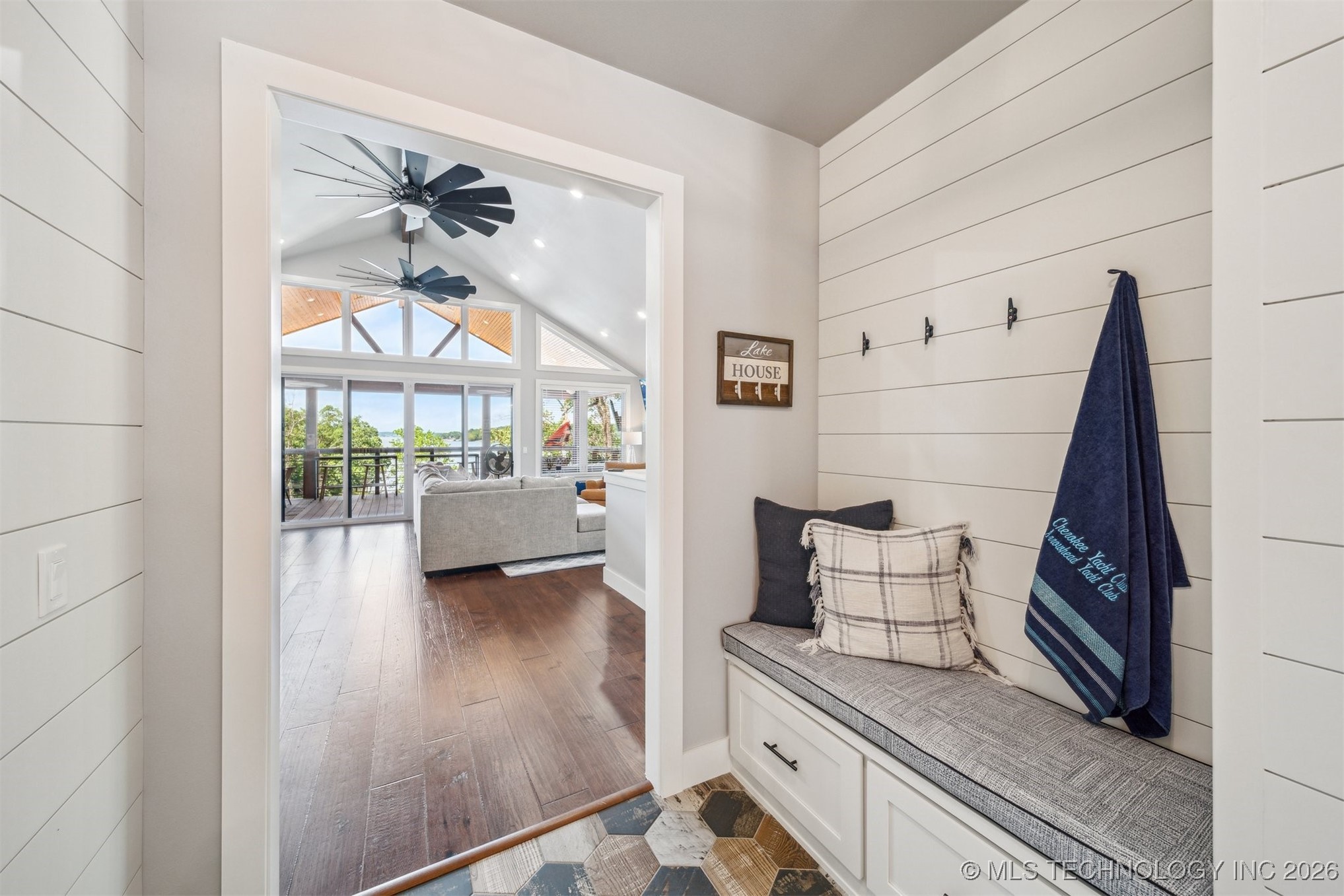 2551293 Property Photo 12