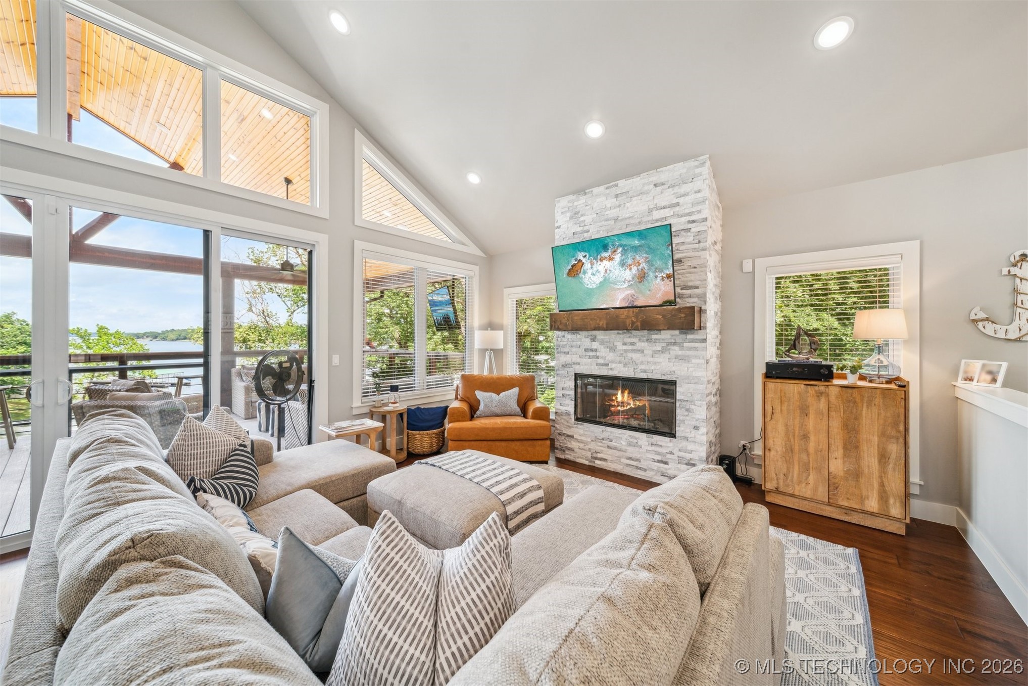 2551293 Property Photo 14