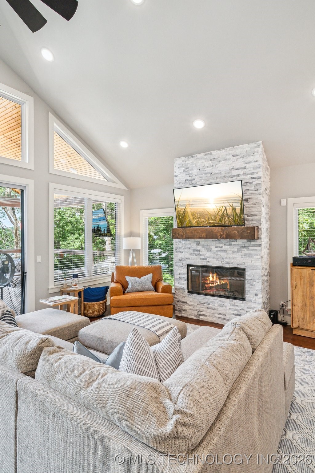 2551293 Property Photo 18