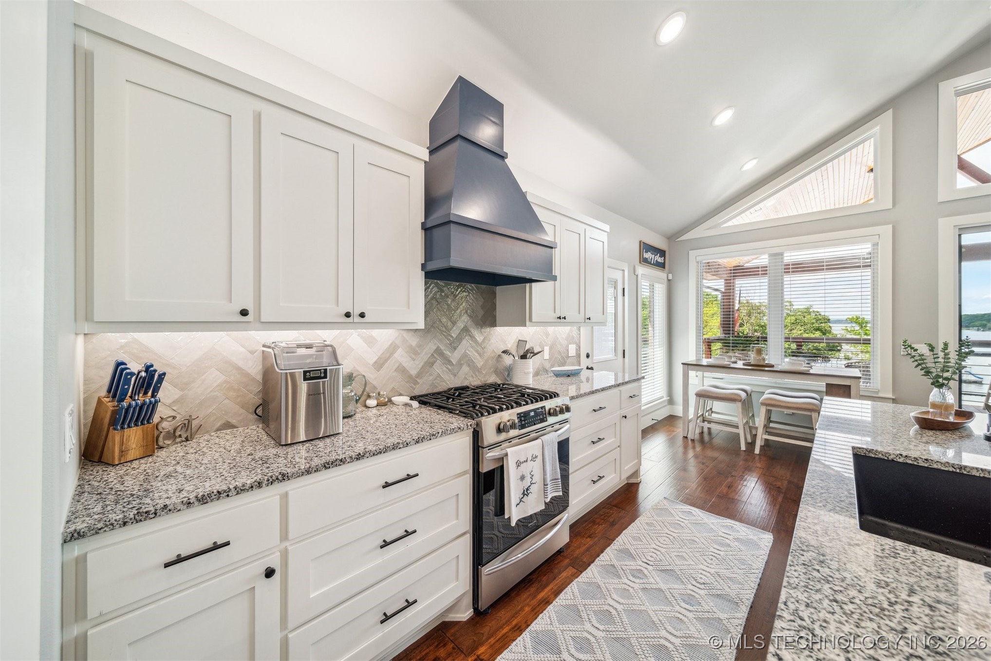 2551293 Property Photo 22