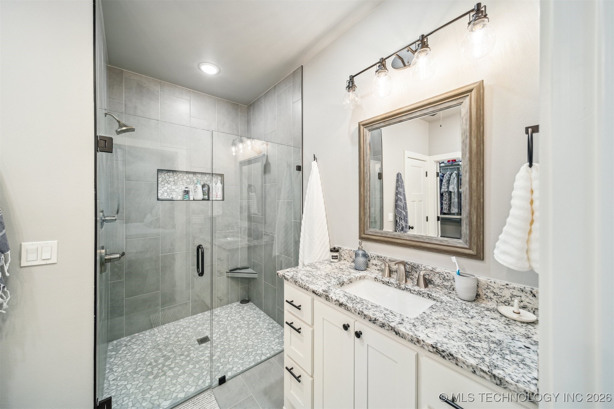 2551293 Property Photo 31