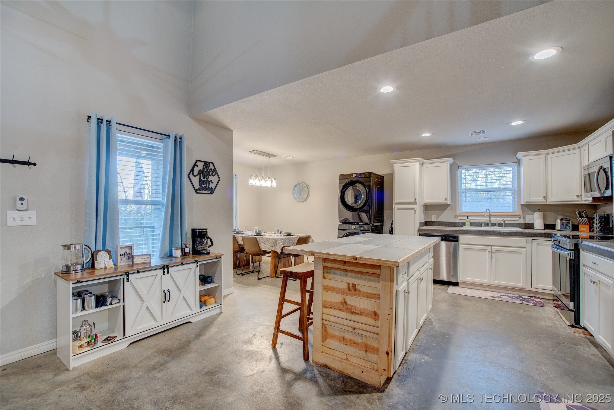 555 Williams Drive Property Photo 8