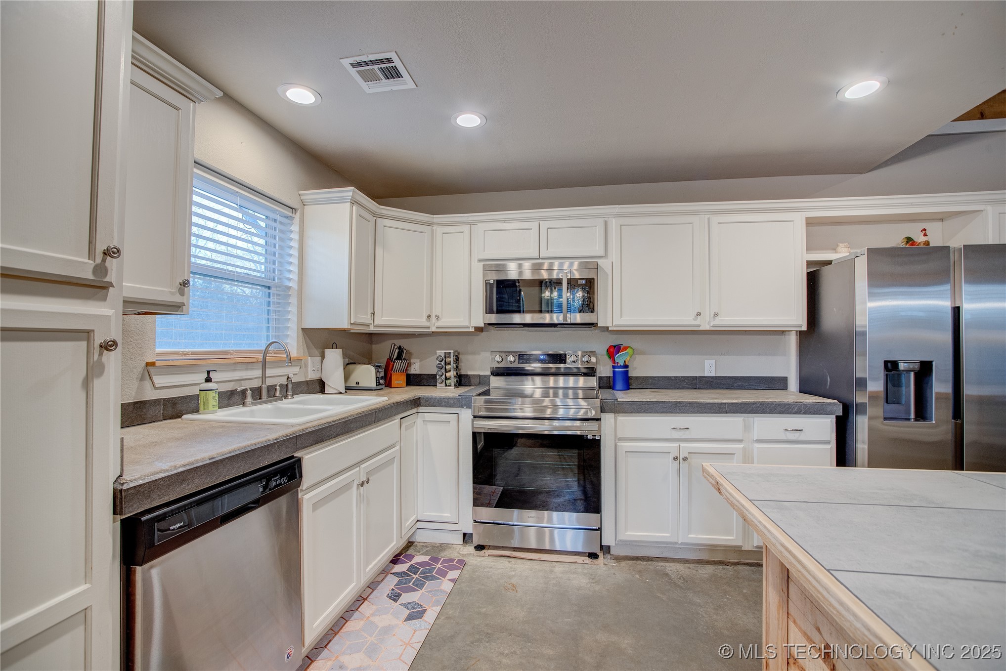 555 Williams Drive Property Photo 11