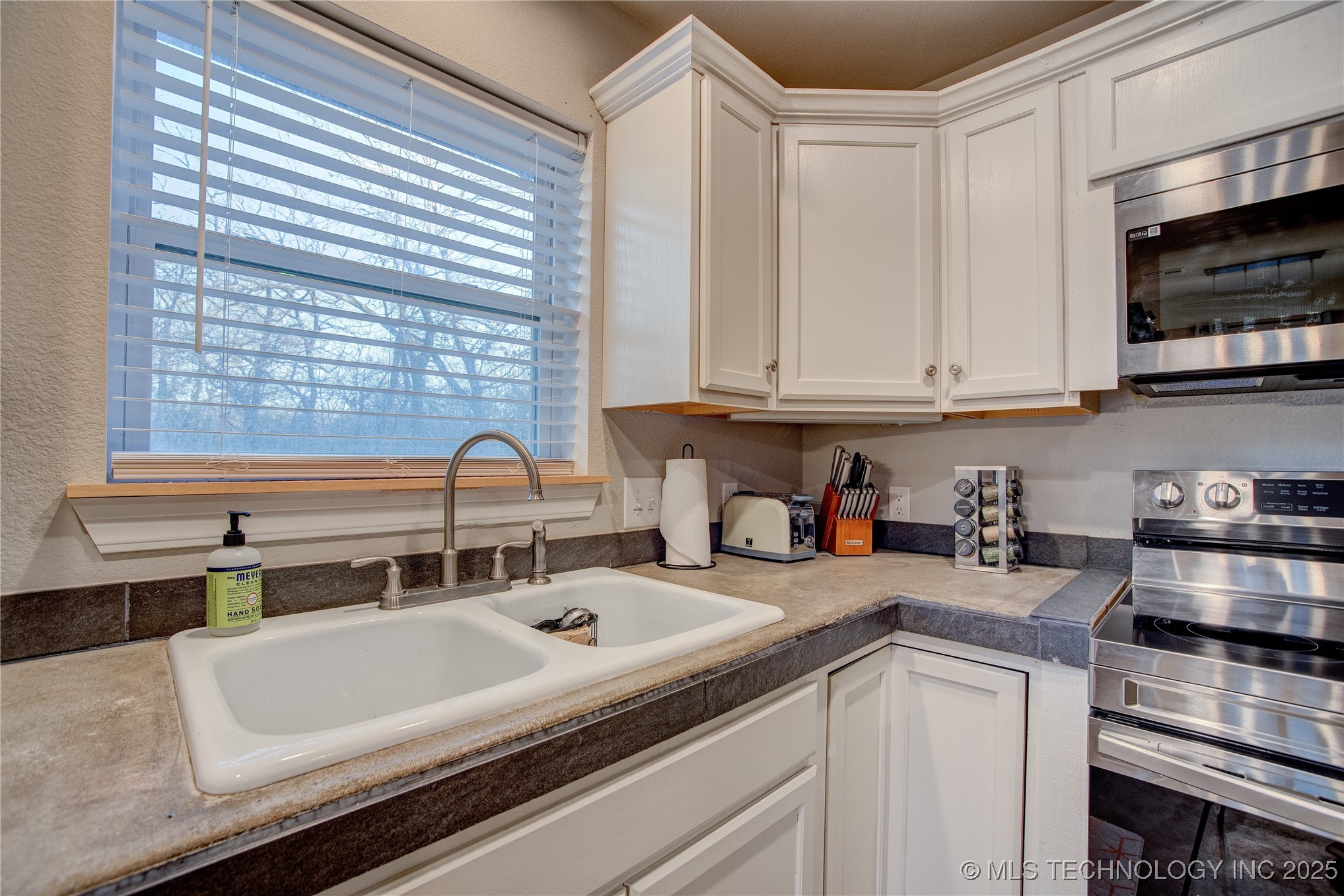 555 Williams Drive Property Photo 12