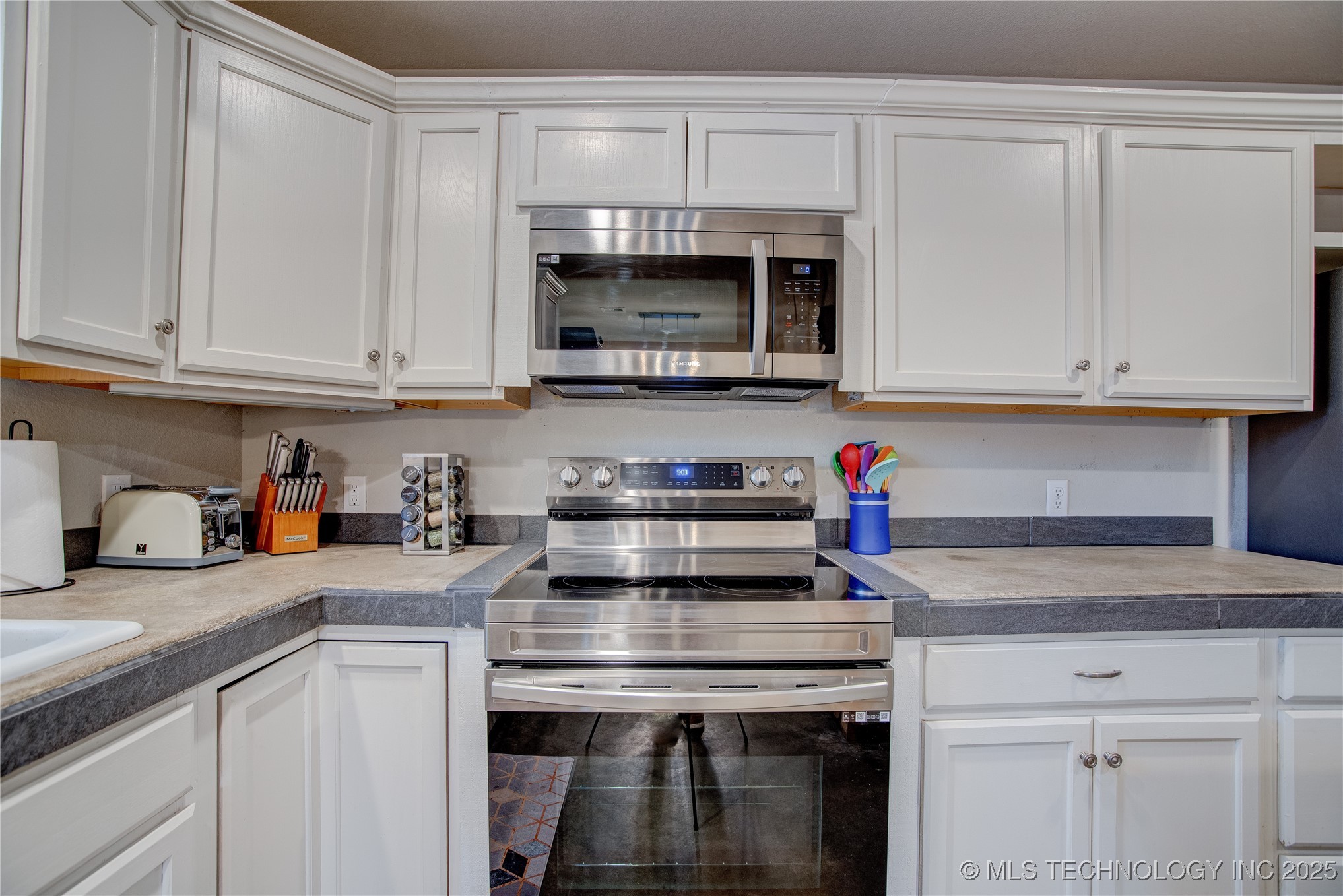 555 Williams Drive Property Photo 13