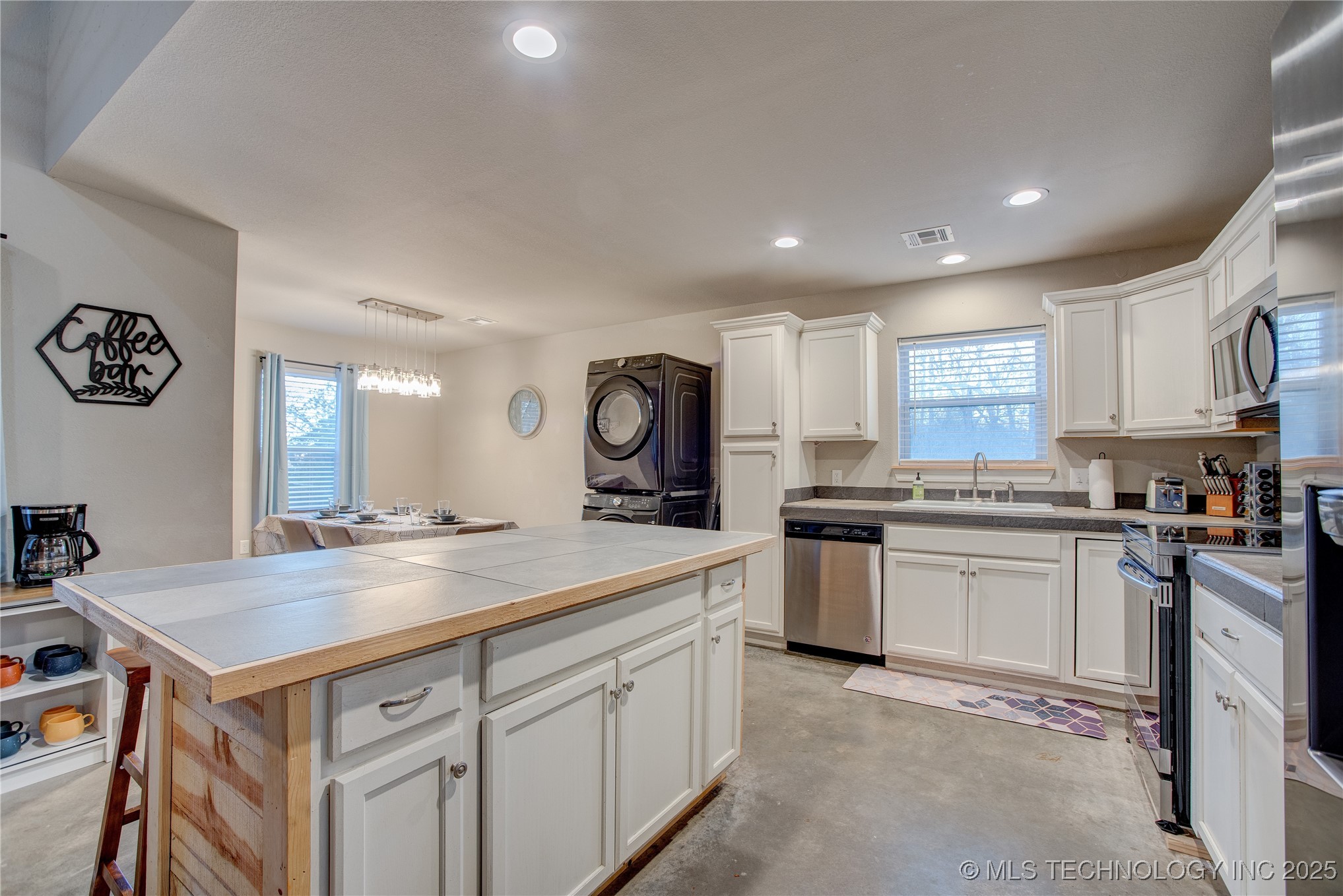 555 Williams Drive Property Photo 14