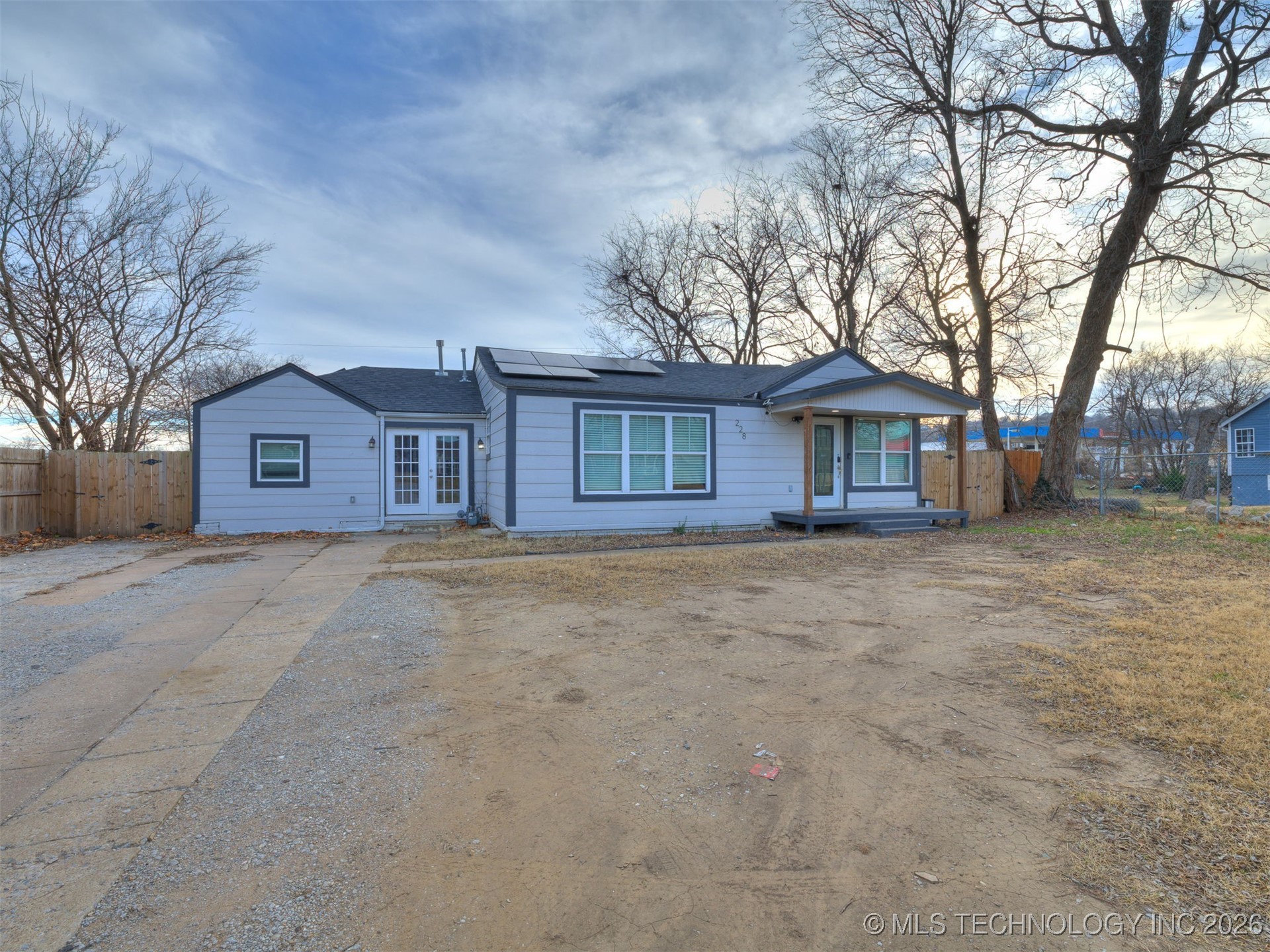 228 E Mohawk Boulevard Property Photo 1