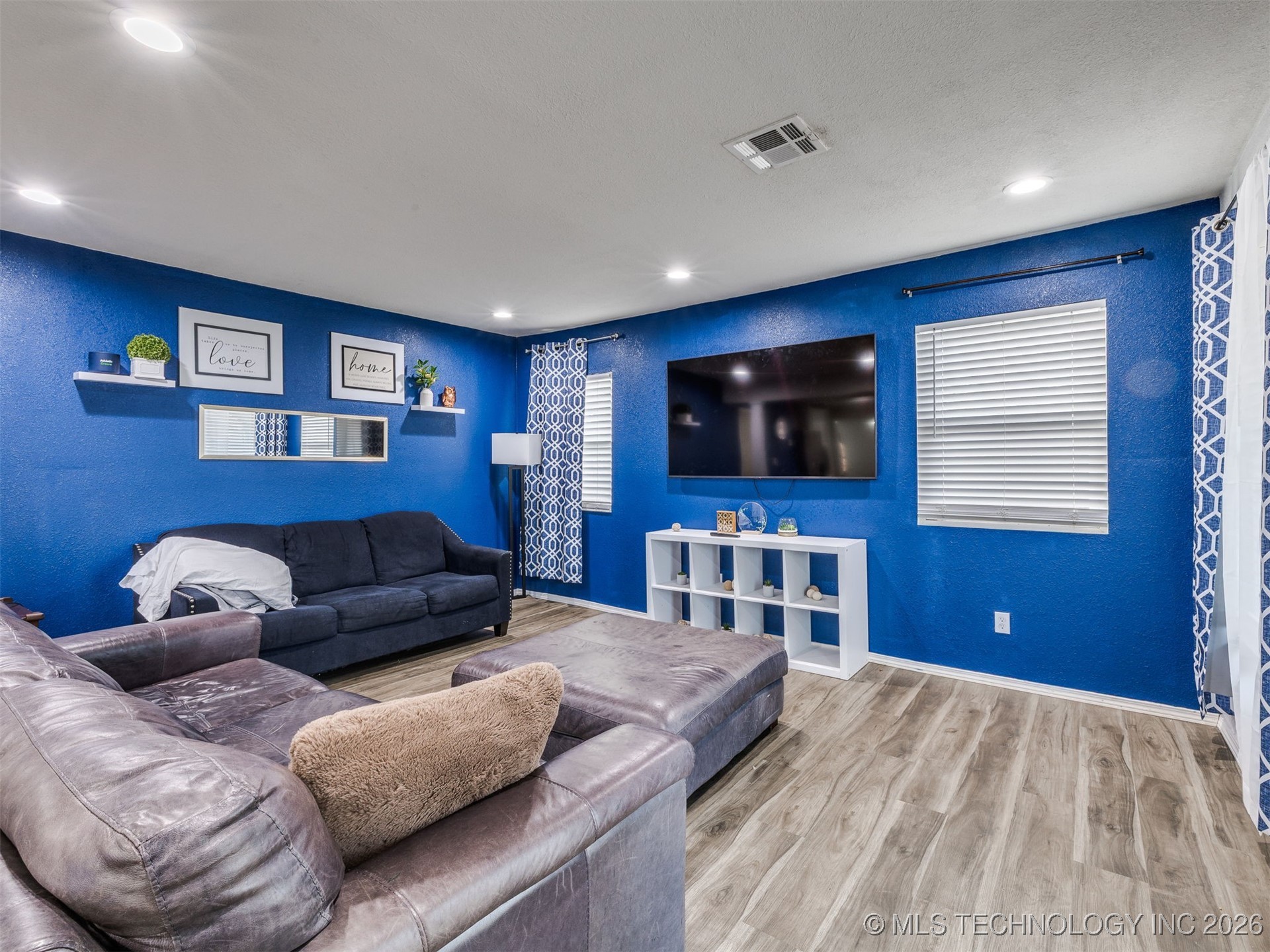 228 E Mohawk Boulevard Property Photo 5