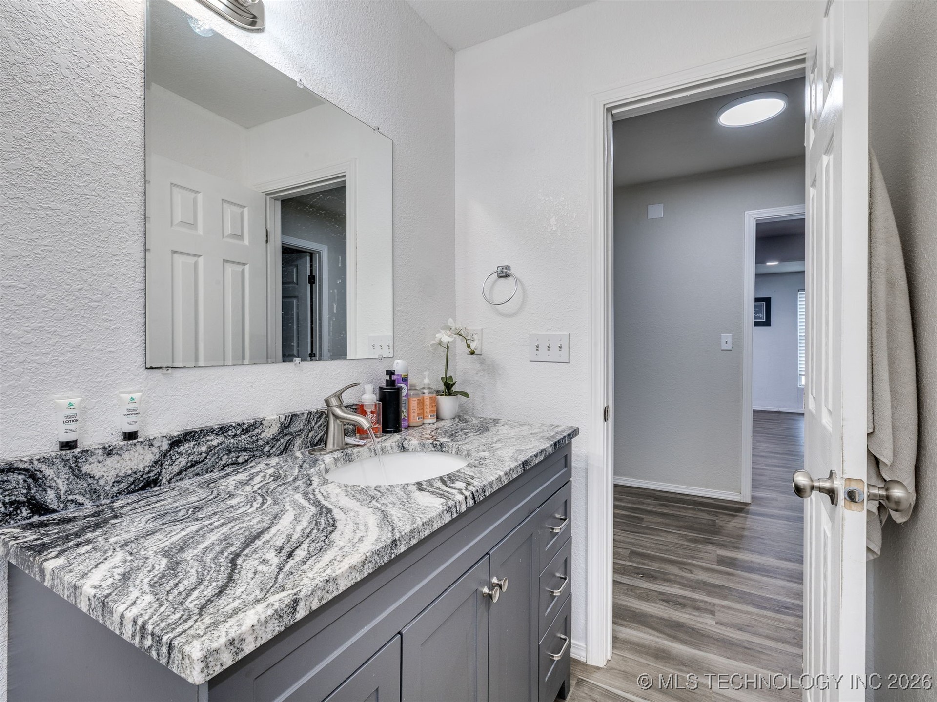 228 E Mohawk Boulevard Property Photo 36