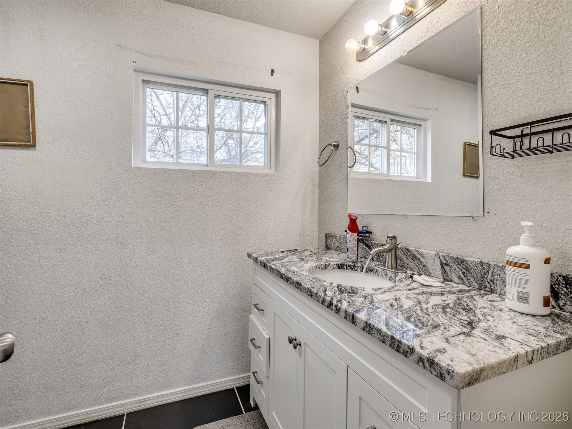 228 E Mohawk Boulevard Property Photo 37