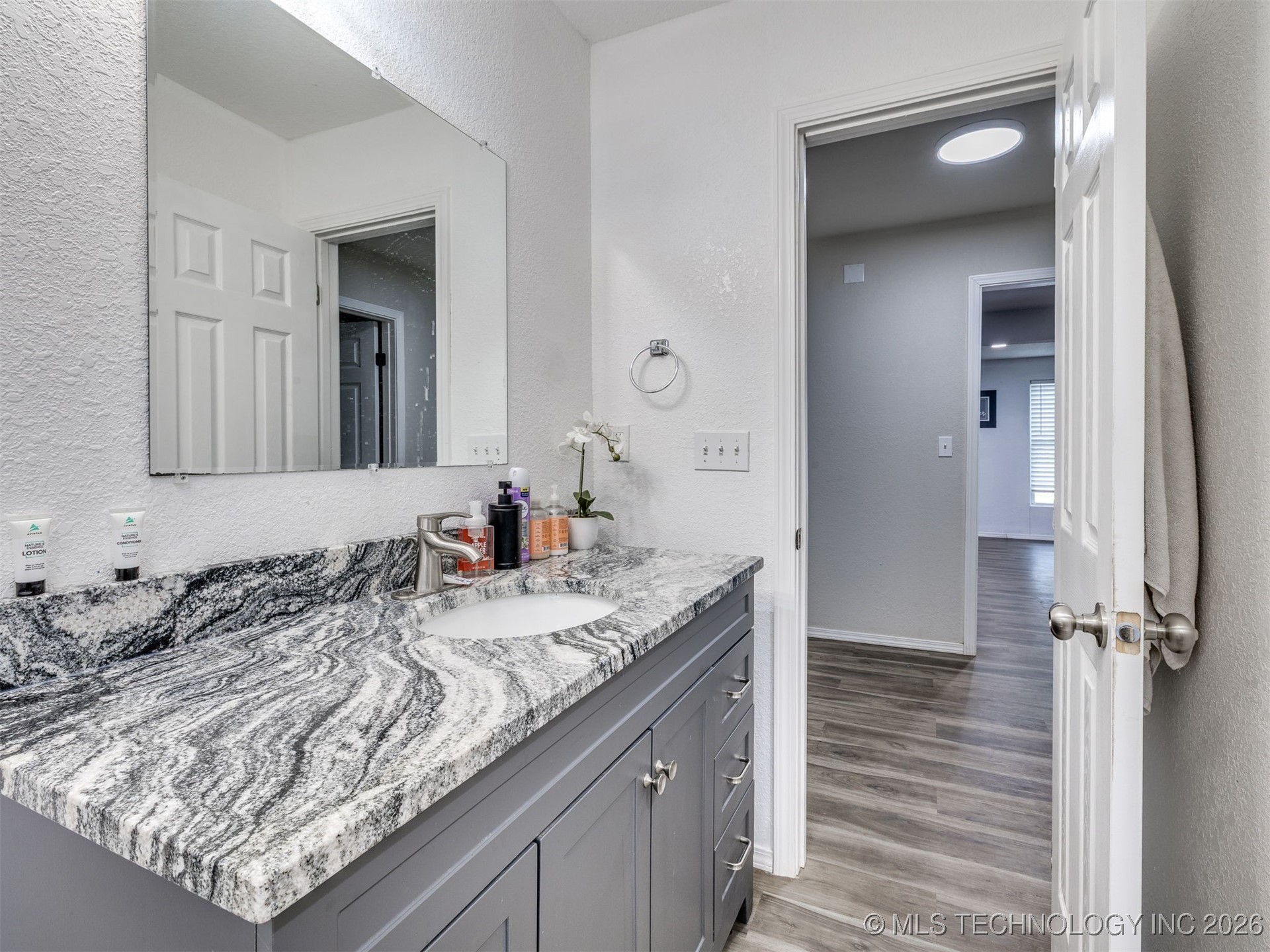 228 E Mohawk Boulevard Property Photo 40