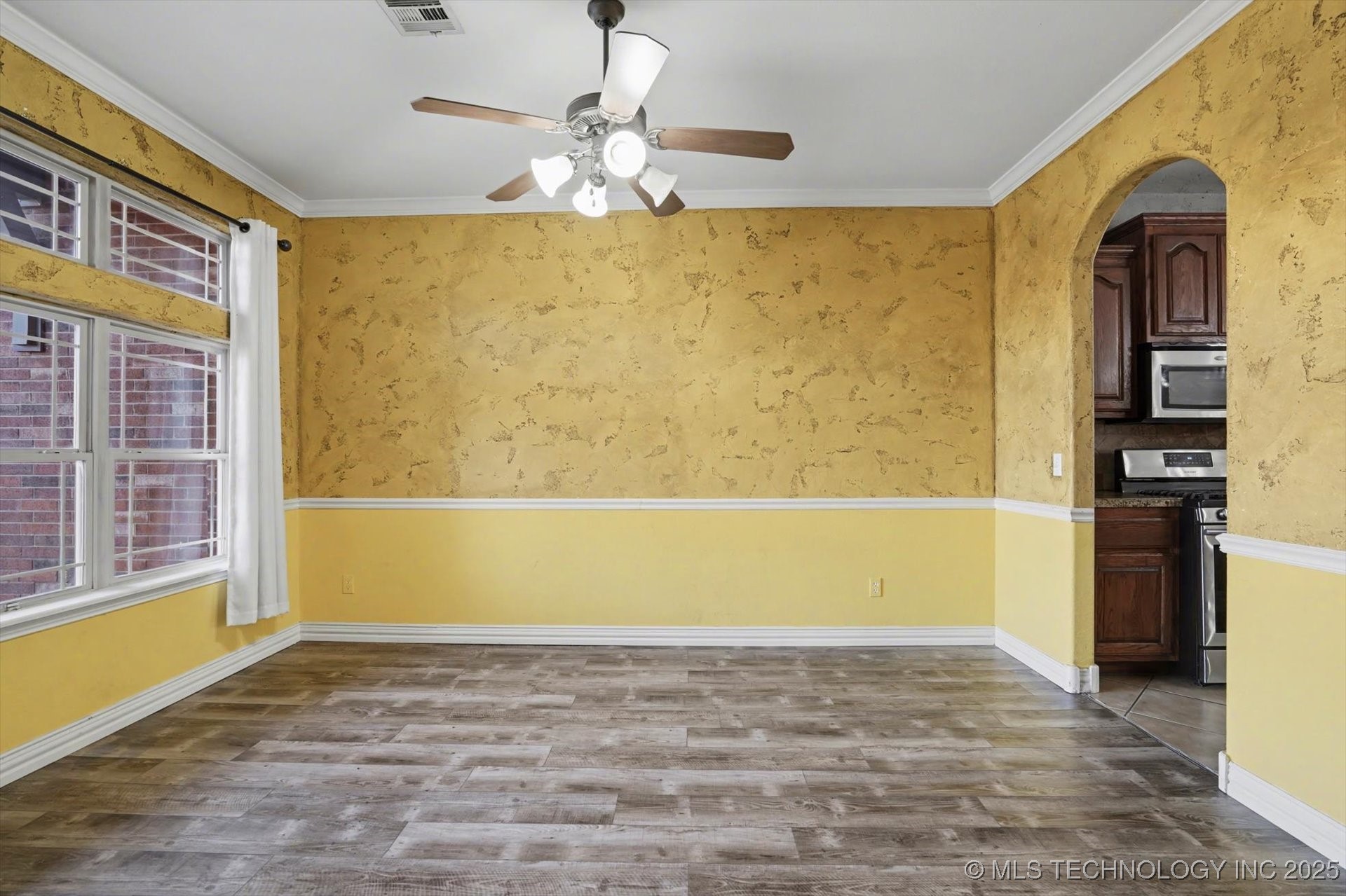 2619 S 14th Place Property Photo 2