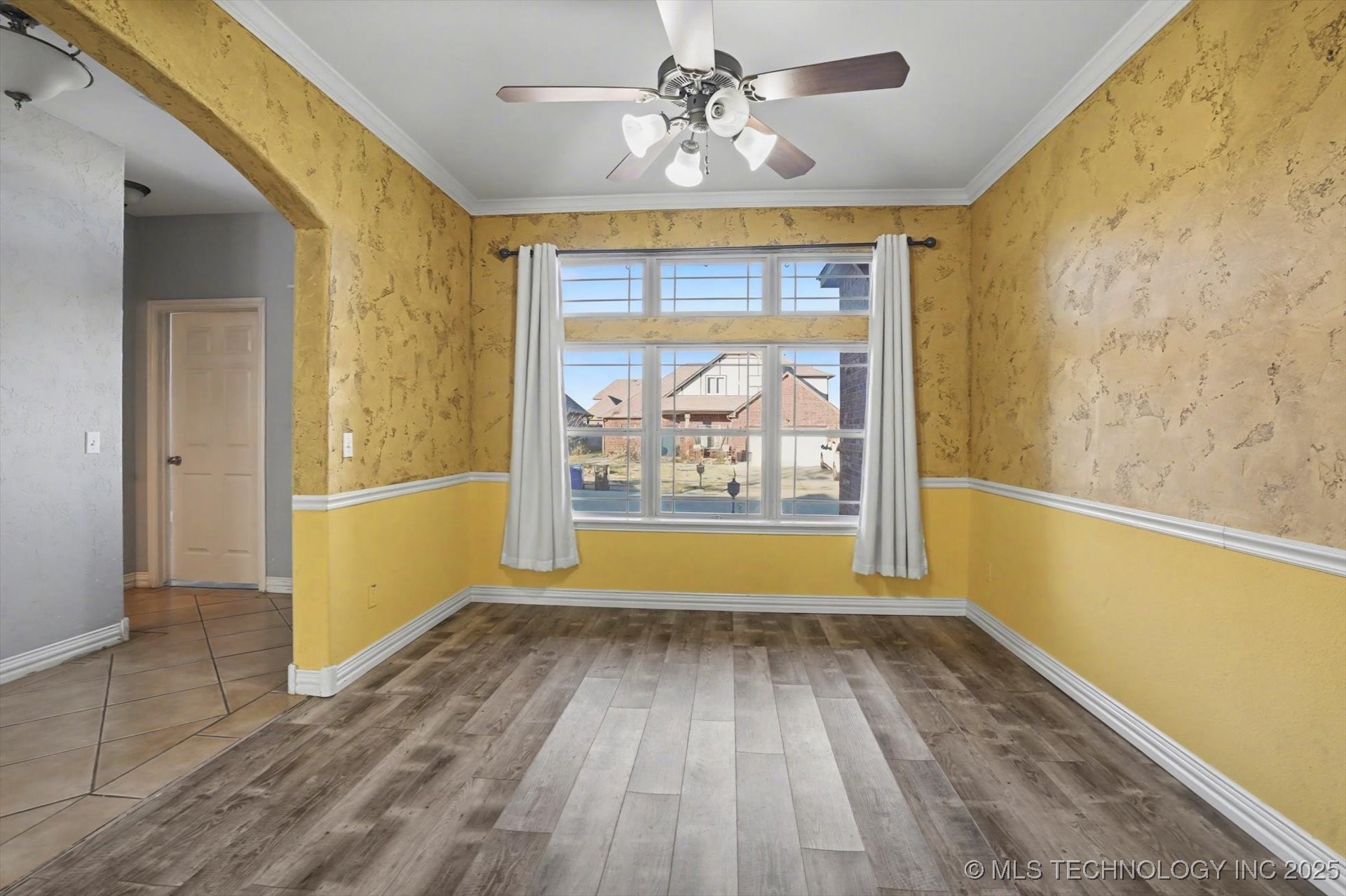 2619 S 14th Place Property Photo 3