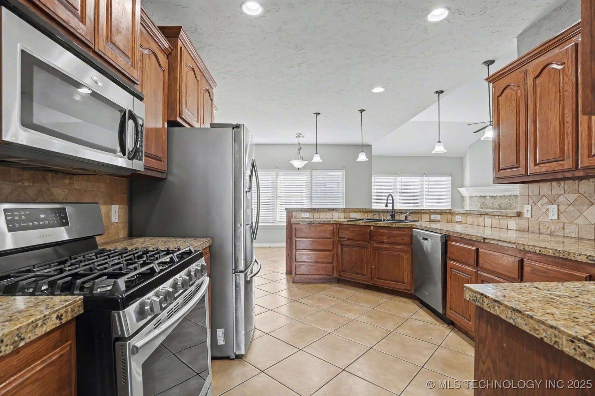 2619 S 14th Place Property Photo 5