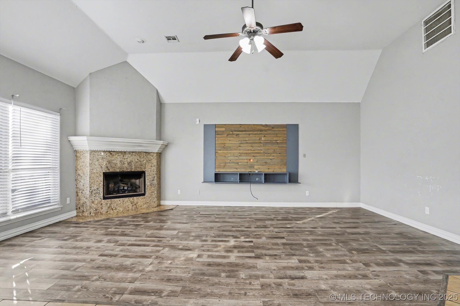 2619 S 14th Place Property Photo 9