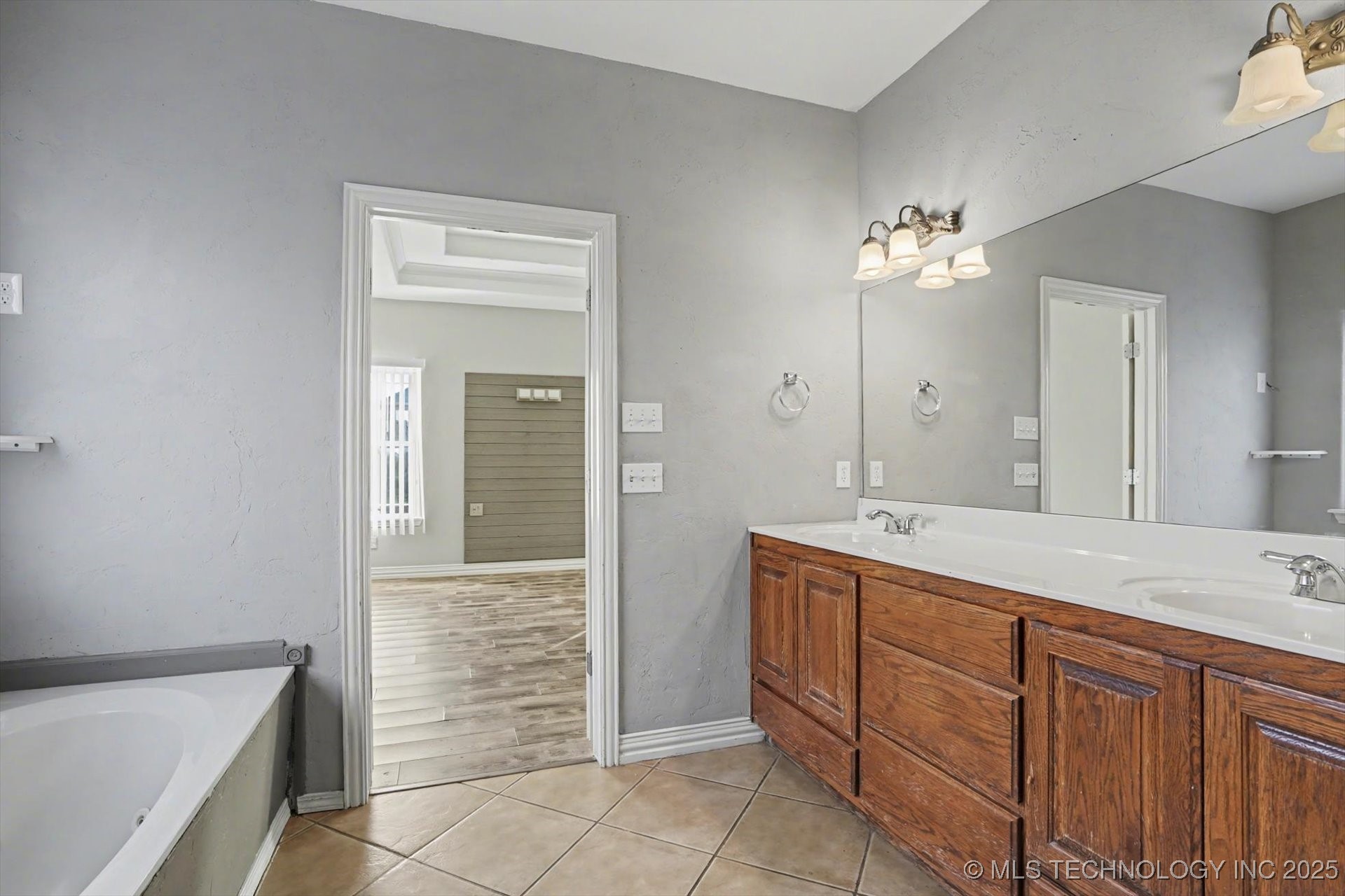 2619 S 14th Place Property Photo 14