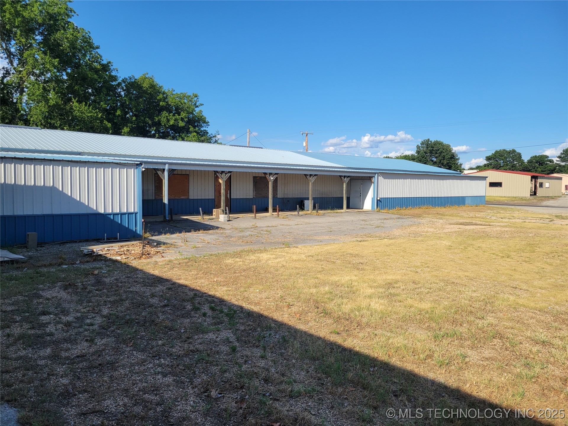 203 W Broadway Street Property Photo 2