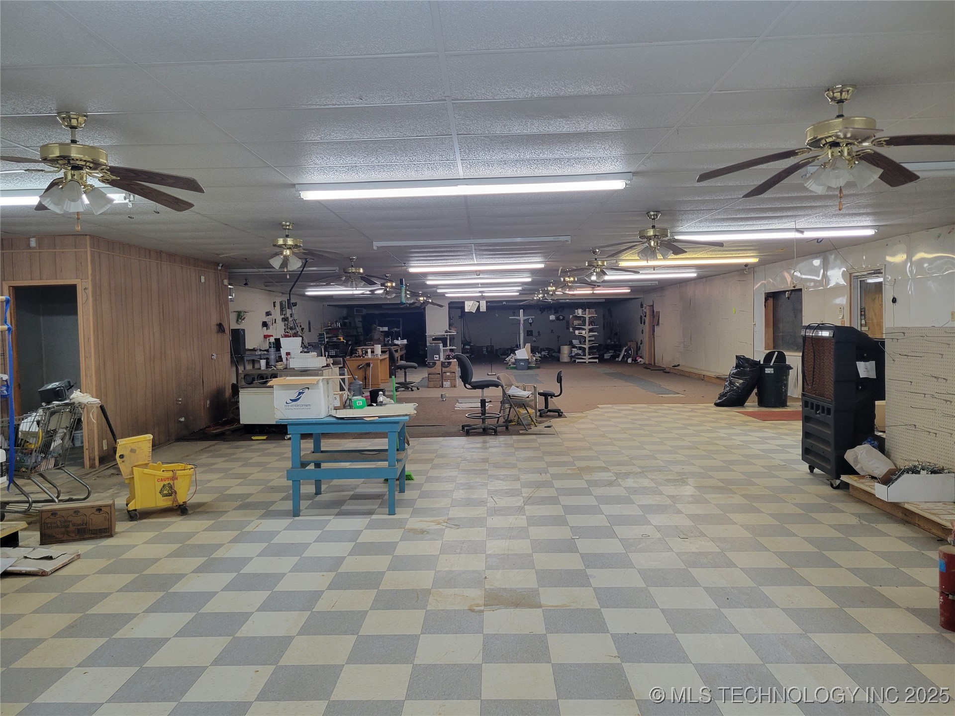 203 W Broadway Street Property Photo 9