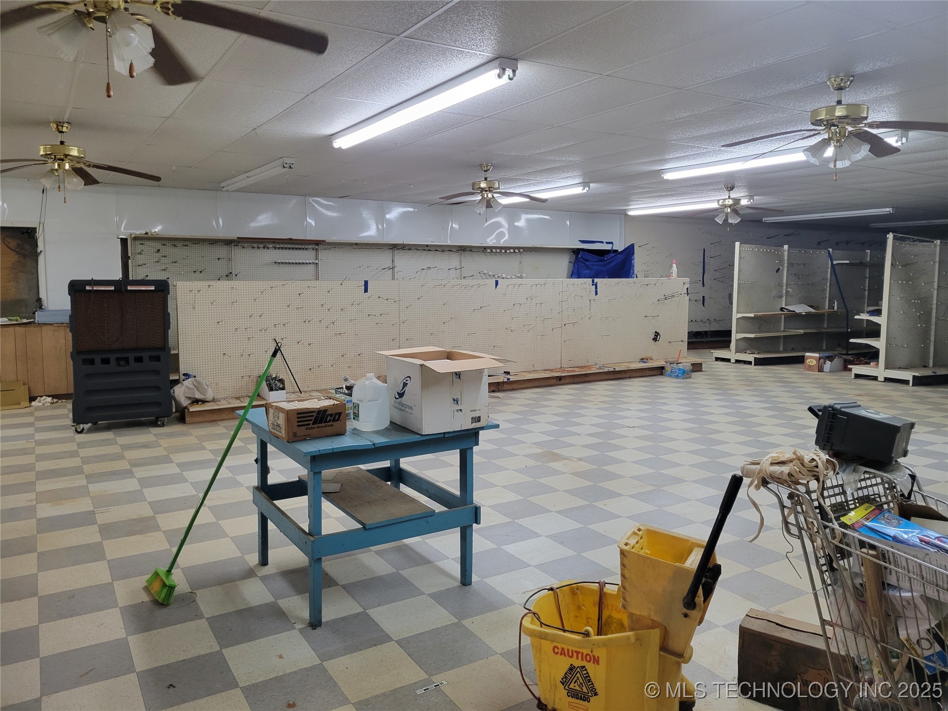 203 W Broadway Street Property Photo 10