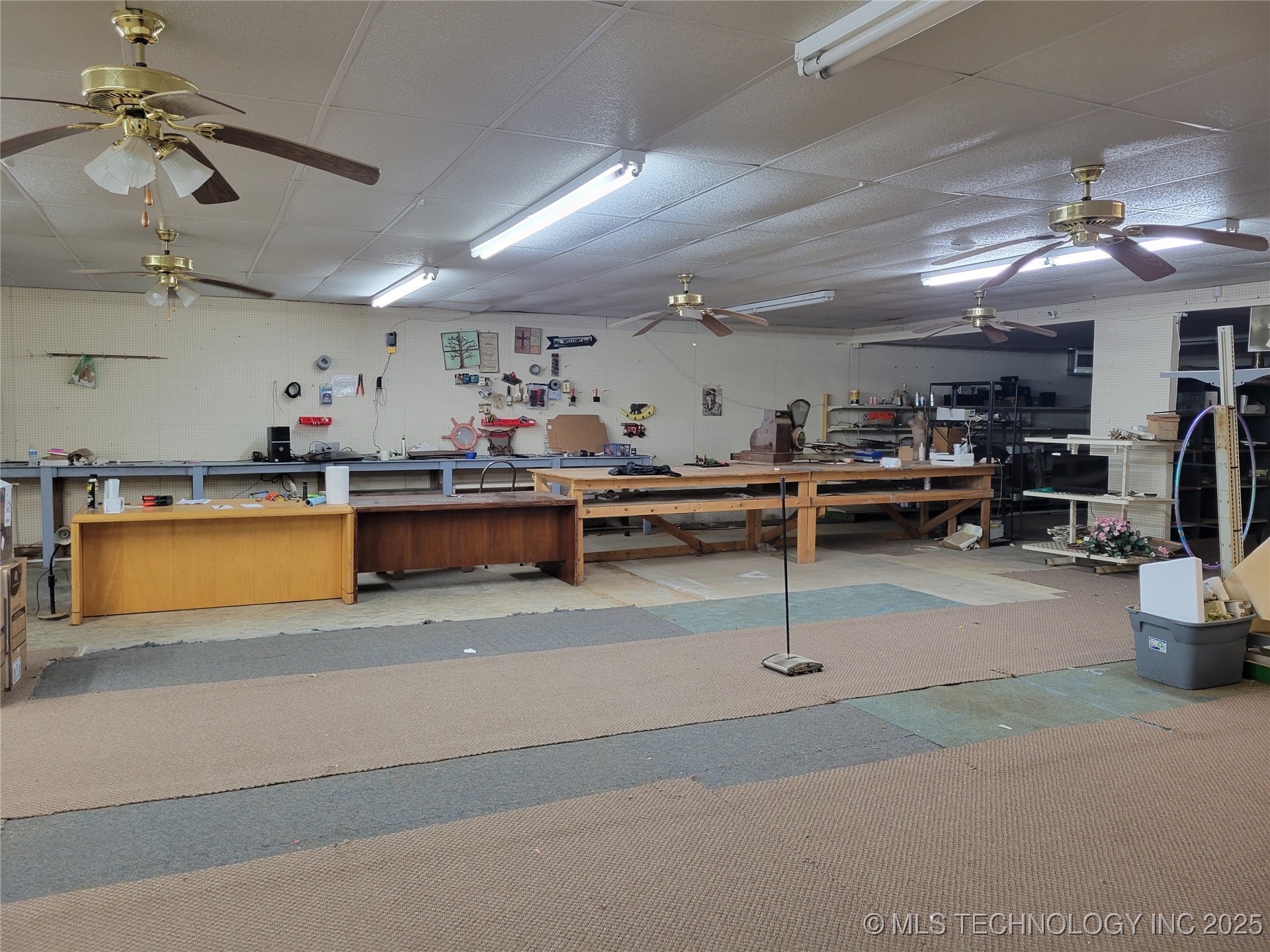 203 W Broadway Street Property Photo 14