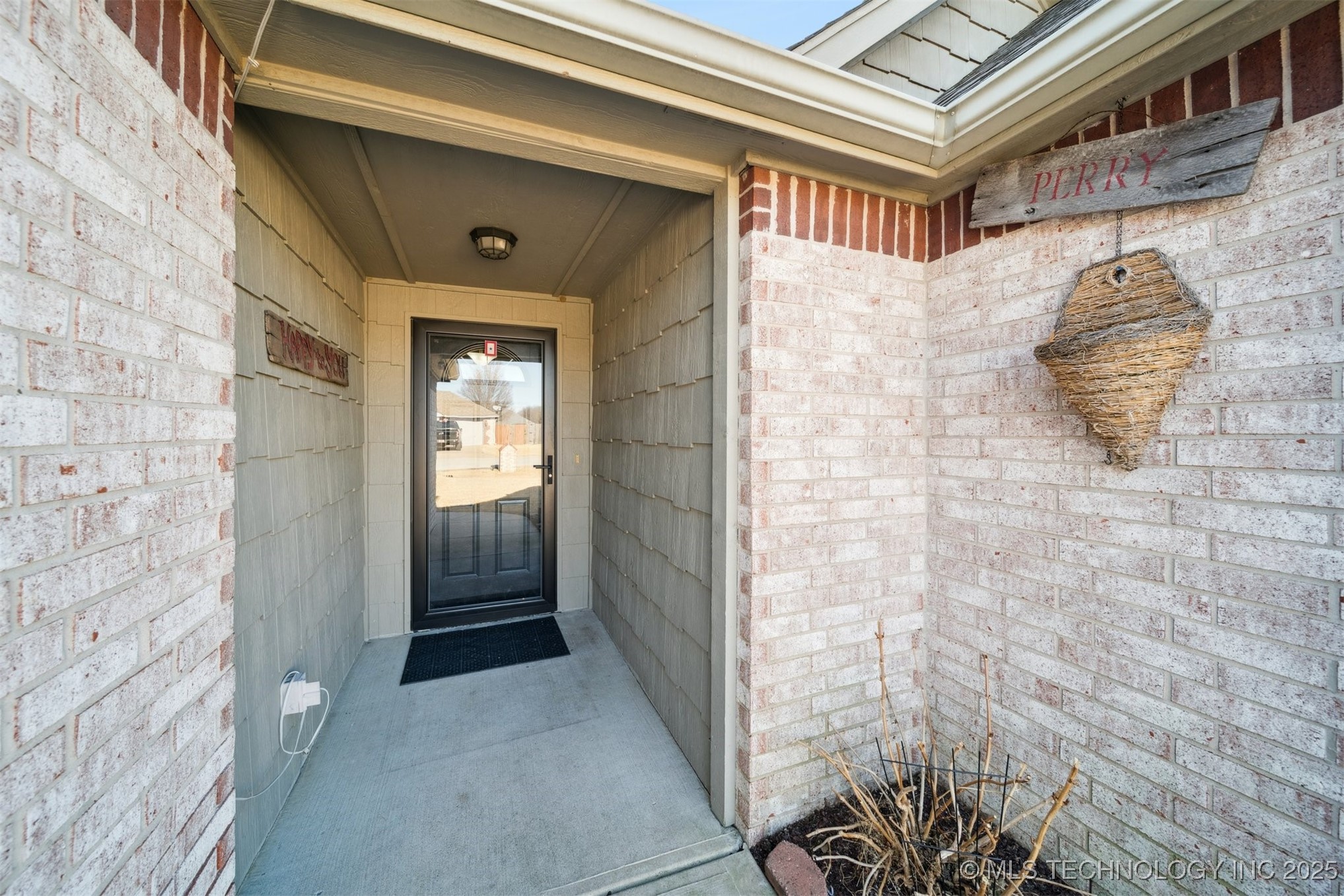 2016 Graham Avenue Property Photo 3