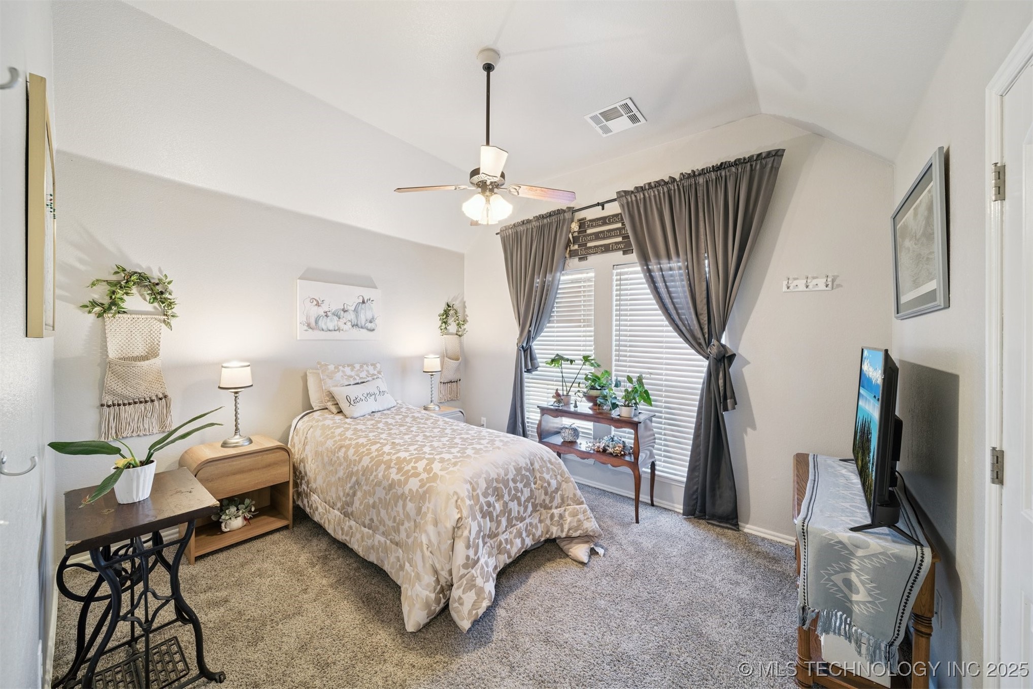 2016 Graham Avenue Property Photo 7