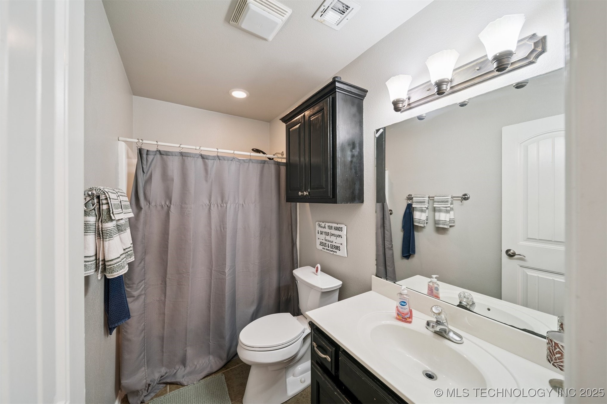 2016 Graham Avenue Property Photo 8