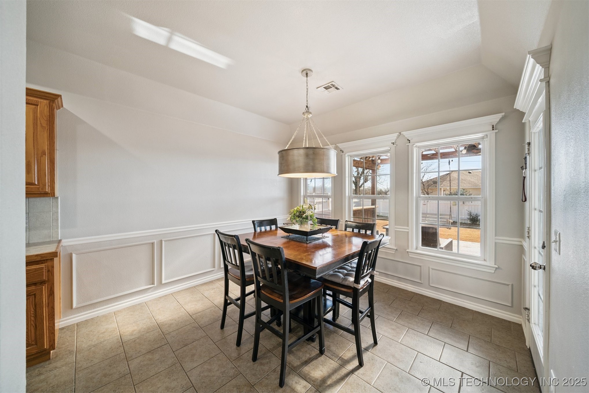 2016 Graham Avenue Property Photo 17