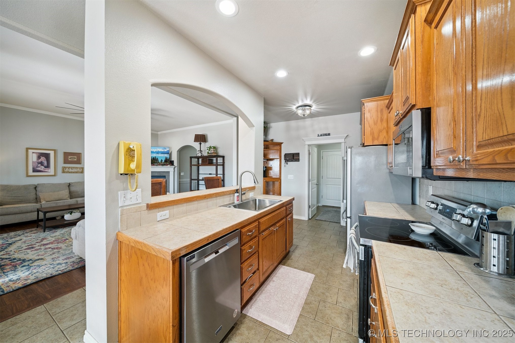 2016 Graham Avenue Property Photo 18