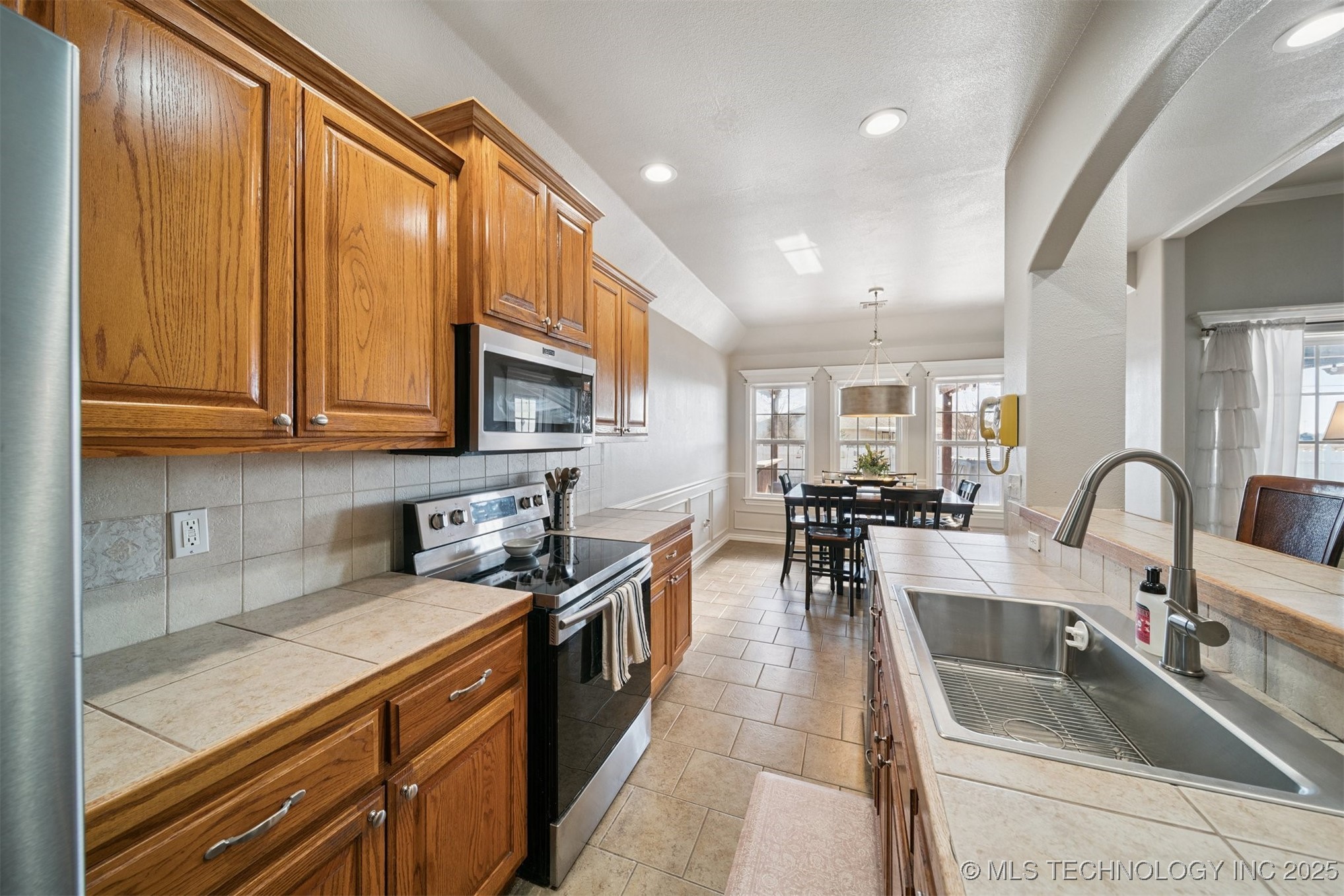 2016 Graham Avenue Property Photo 20