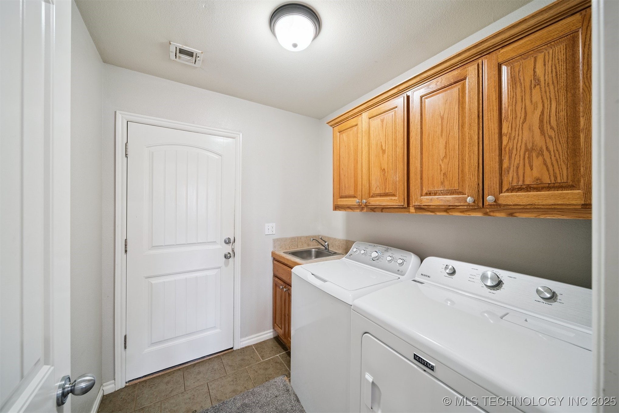 2016 Graham Avenue Property Photo 22