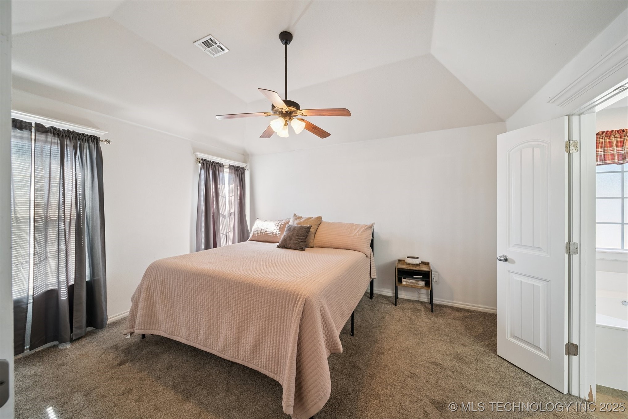 2016 Graham Avenue Property Photo 23