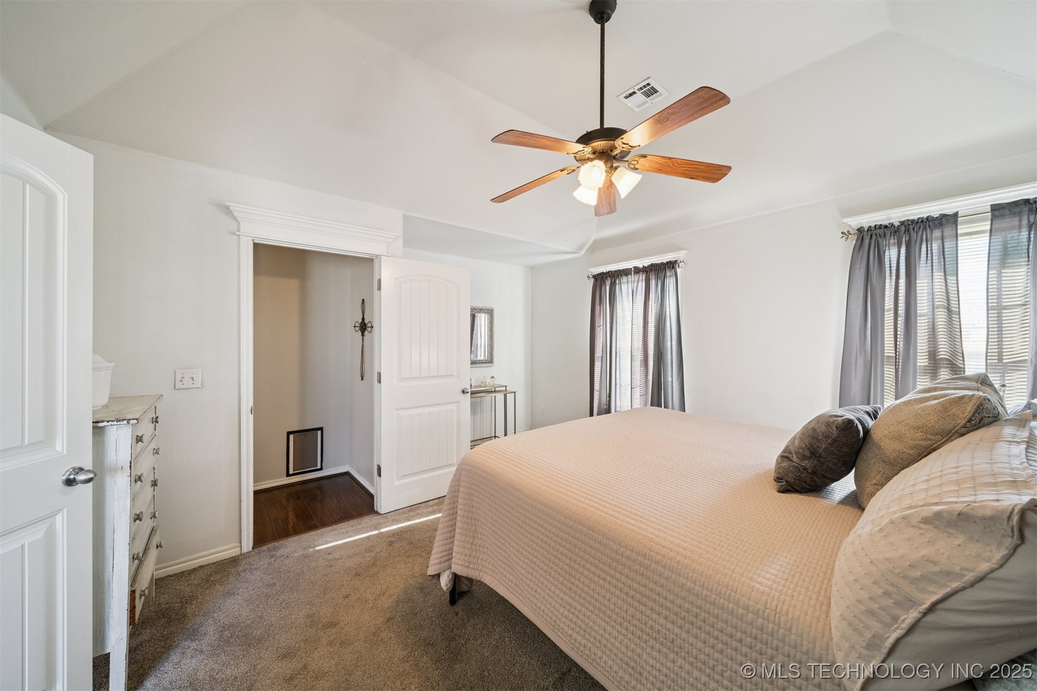 2016 Graham Avenue Property Photo 24