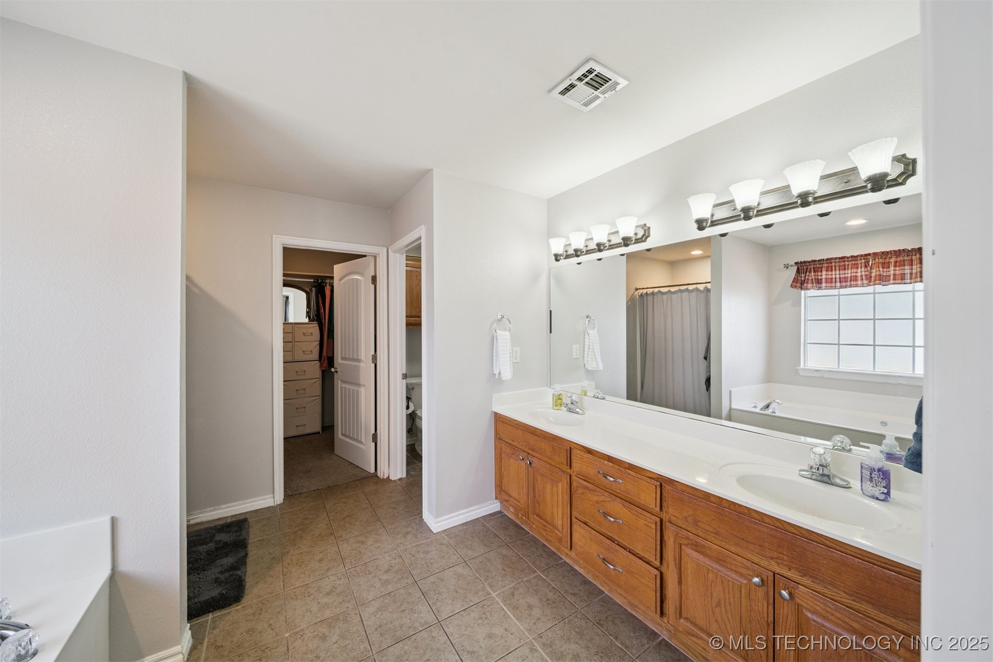 2016 Graham Avenue Property Photo 26