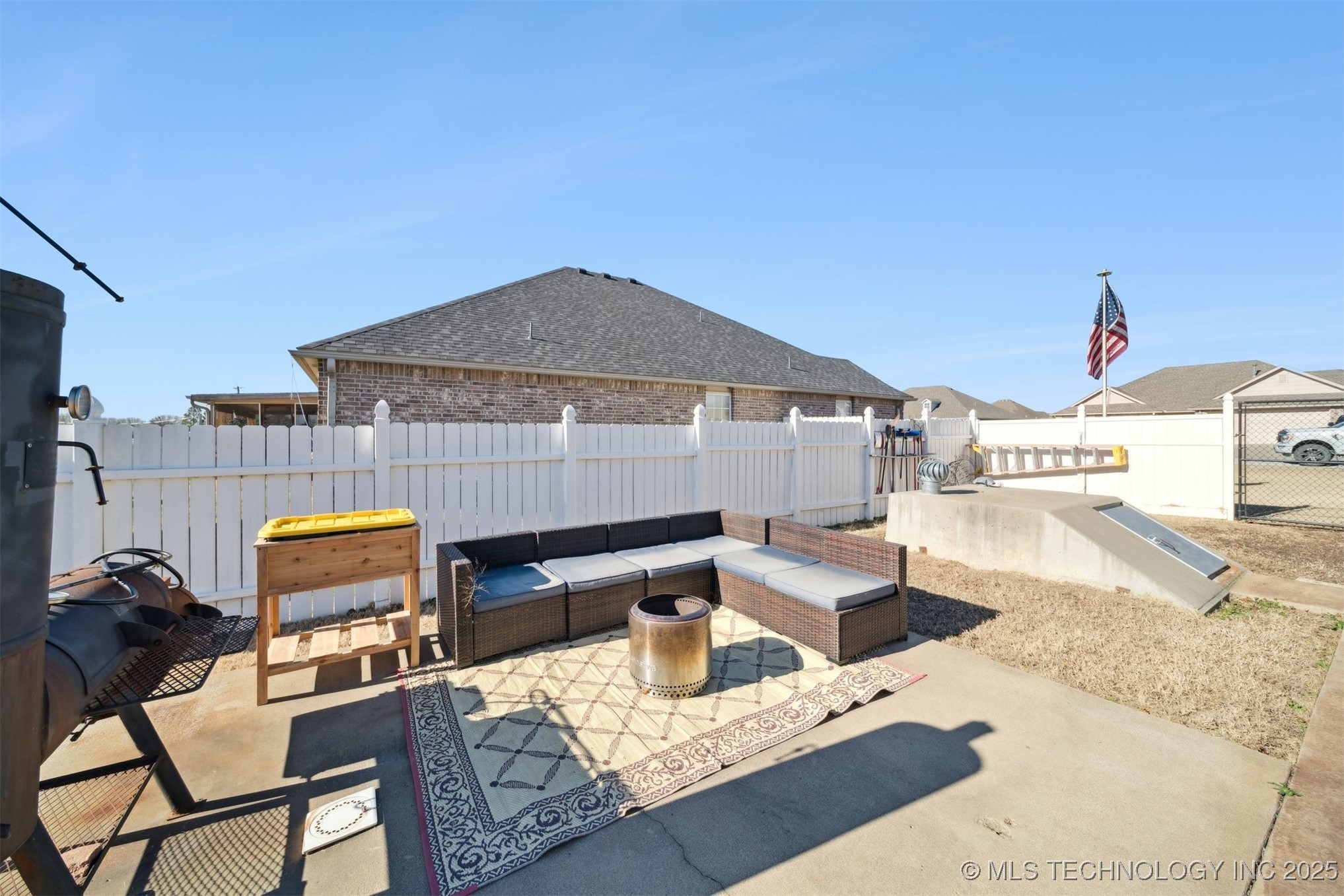 2016 Graham Avenue Property Photo 33