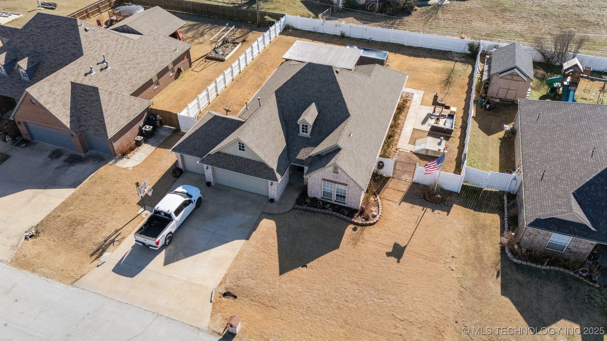 2016 Graham Avenue Property Photo 36