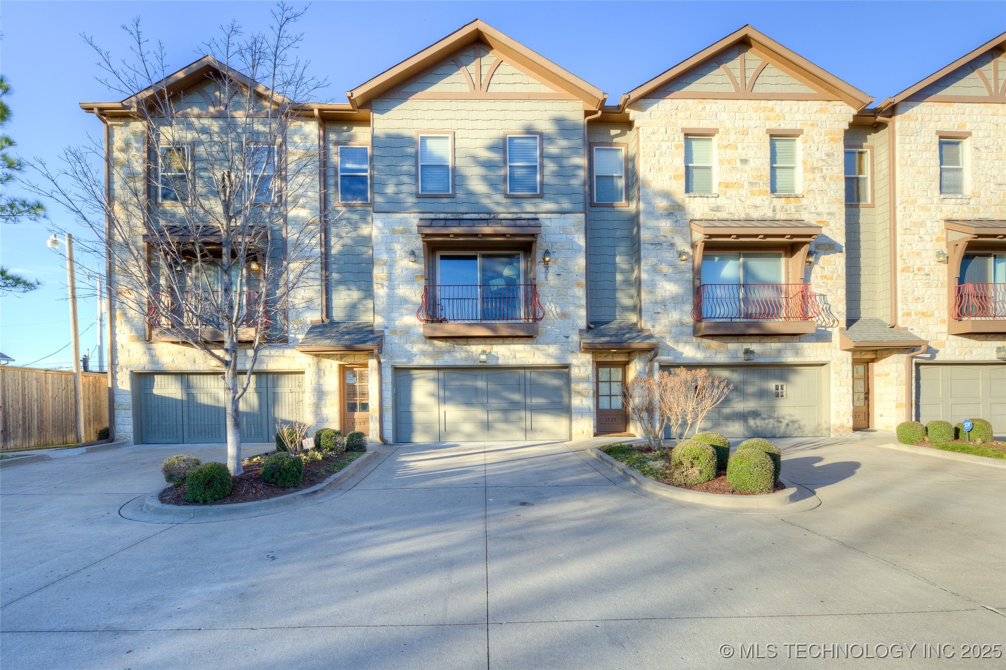 1333 E 41st Place Property Photo 1