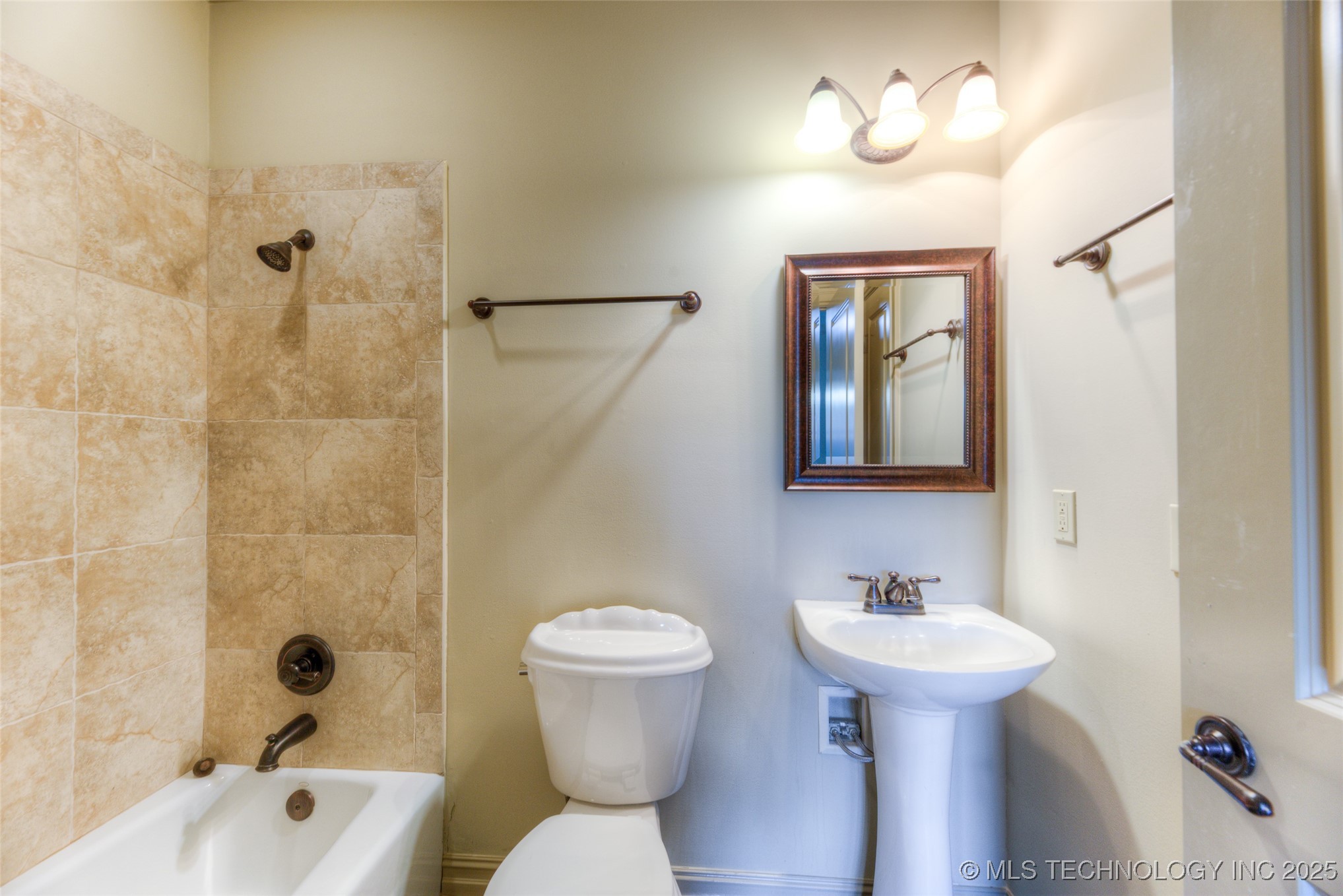 1333 E 41st Place Property Photo 5