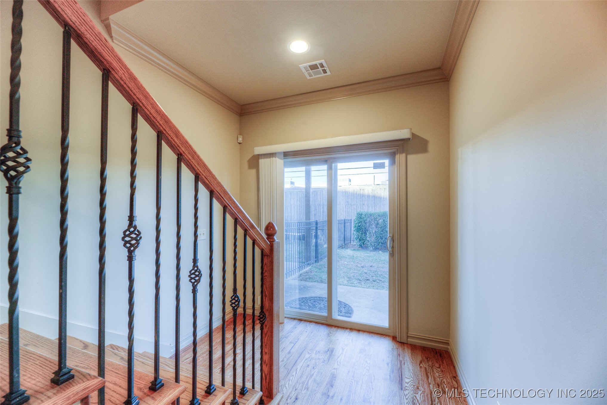 1333 E 41st Place Property Photo 6