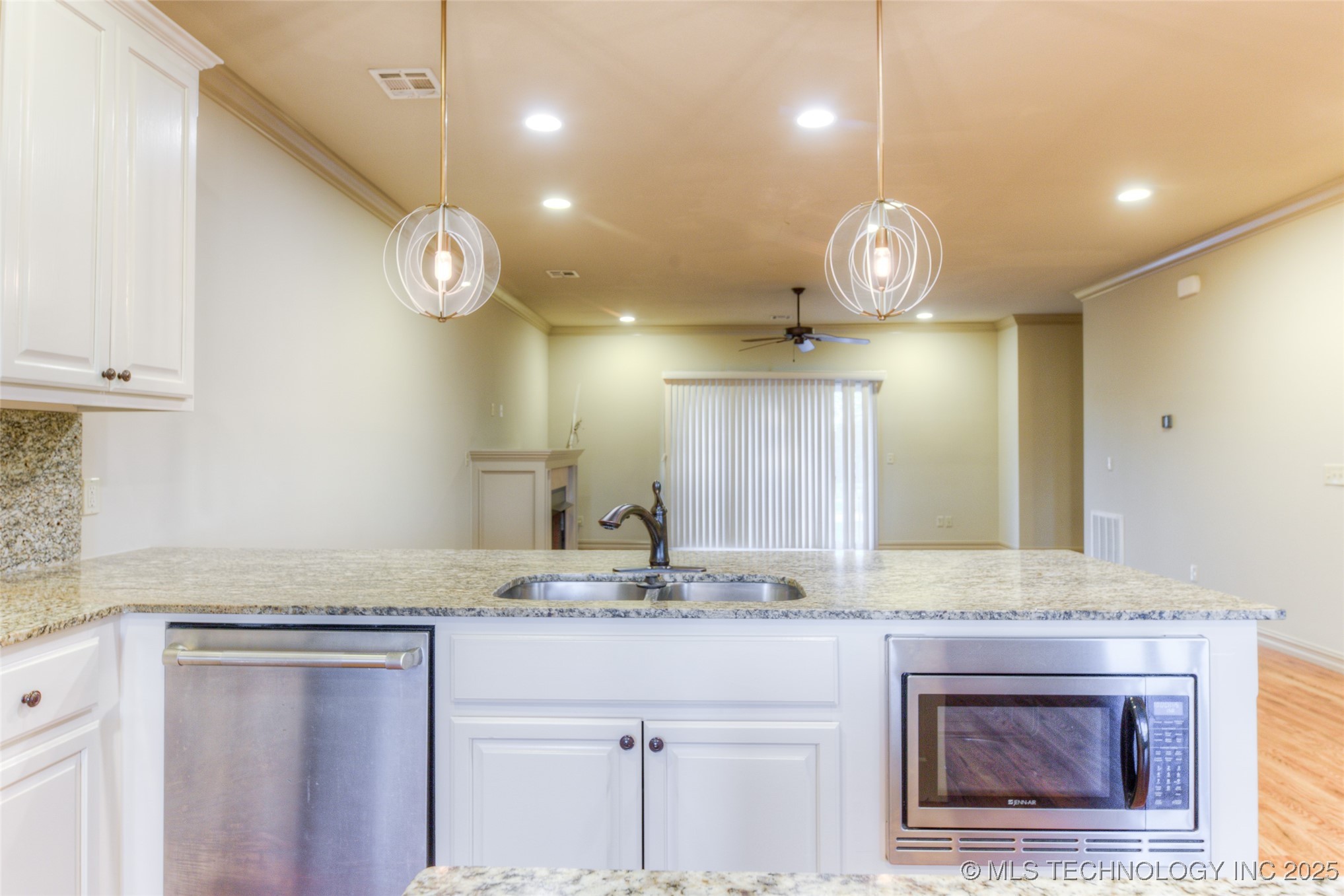 1333 E 41st Place Property Photo 14