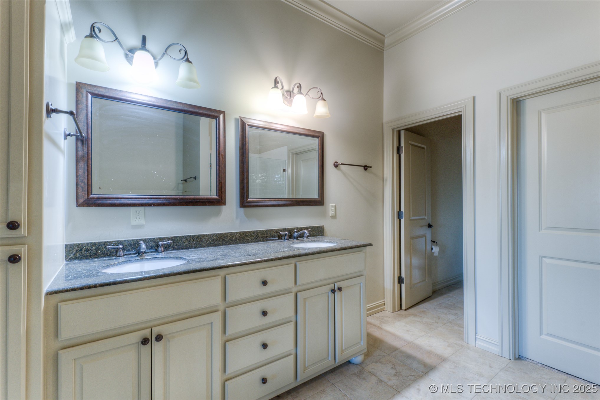 1333 E 41st Place Property Photo 23