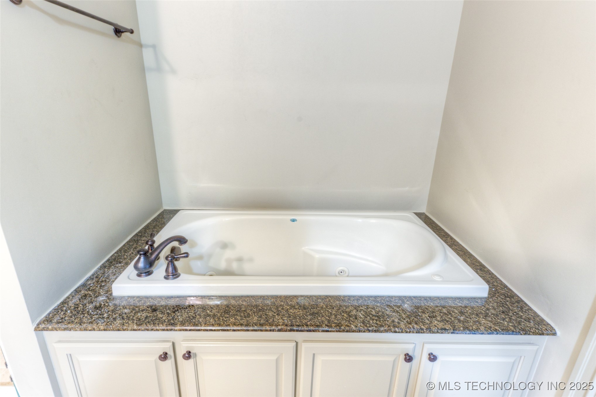 1333 E 41st Place Property Photo 25