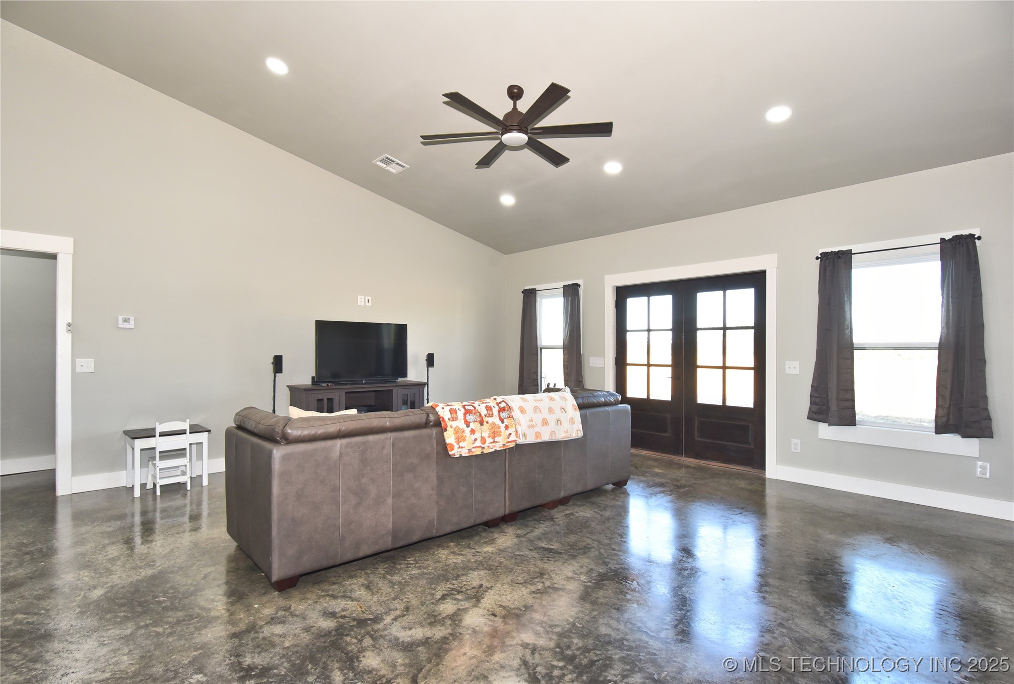 1515 E Benge Road Property Photo 3