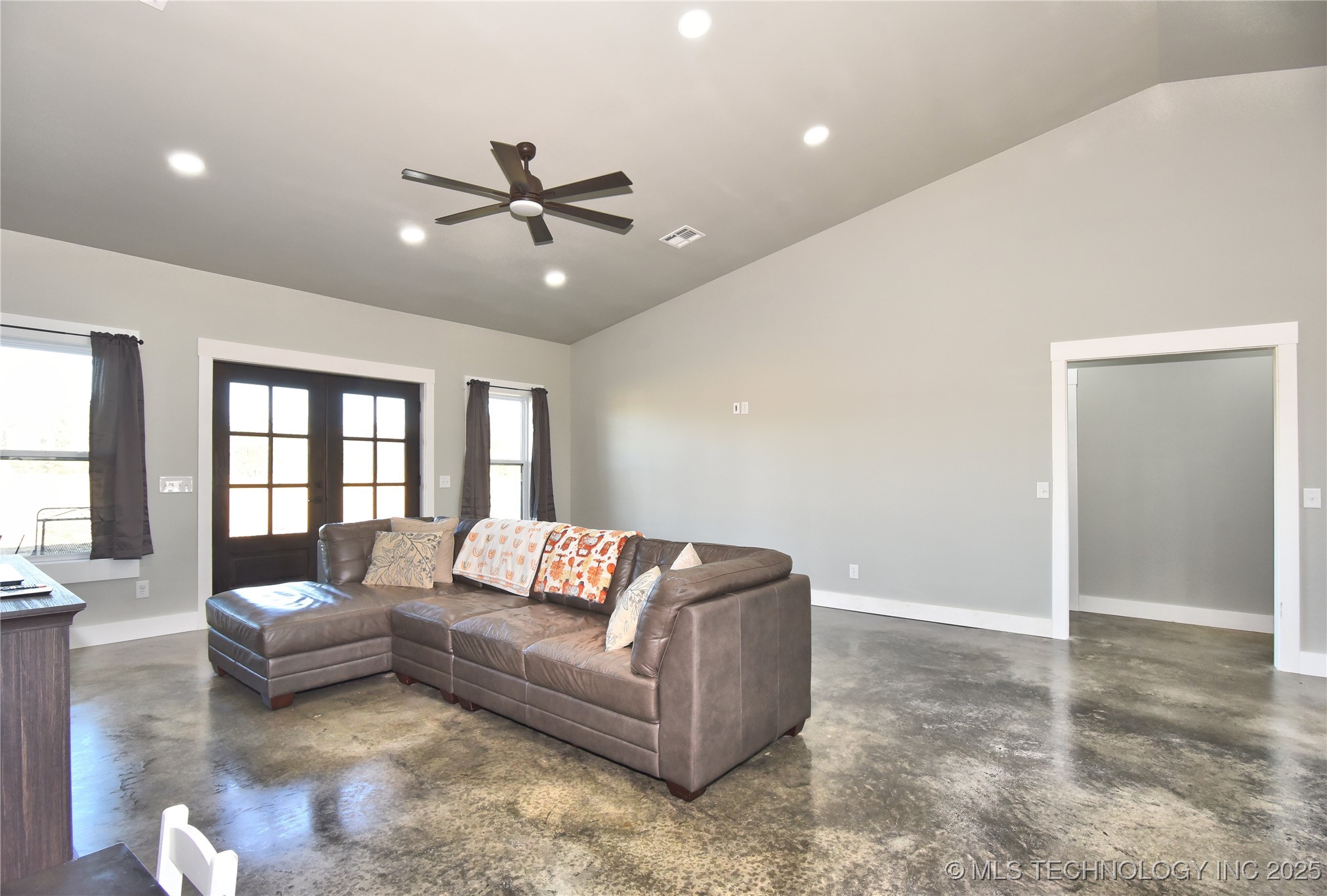 1515 E Benge Road Property Photo 4