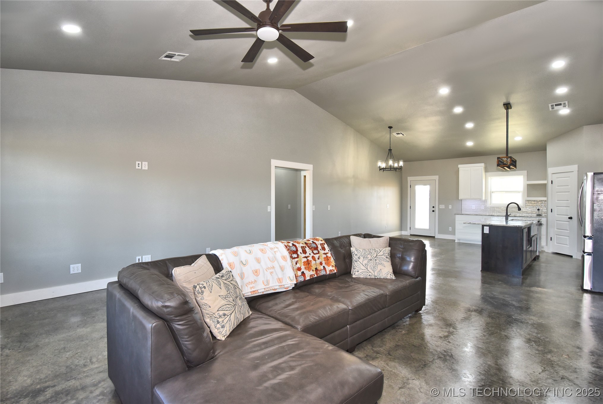 1515 E Benge Road Property Photo 5