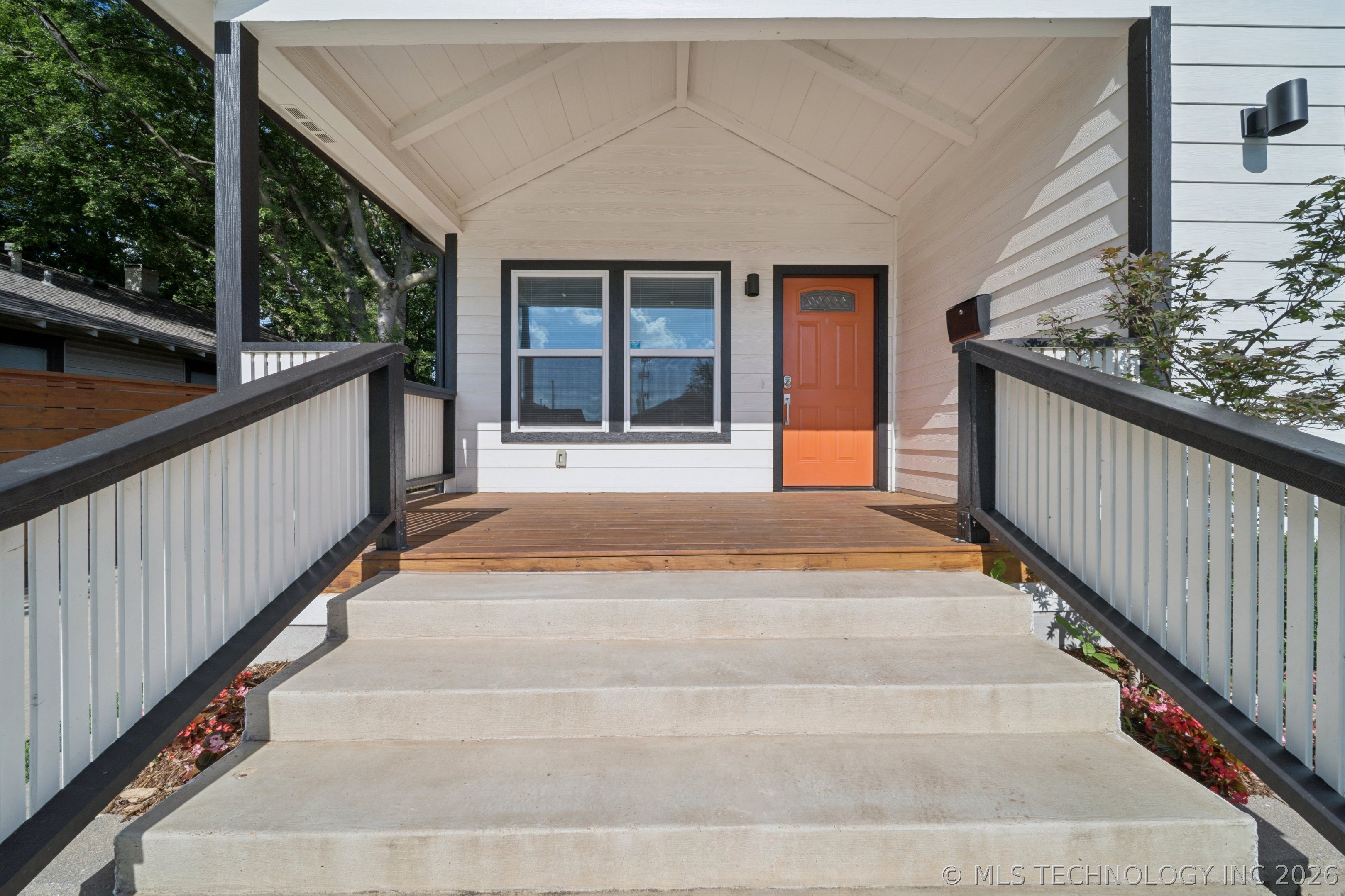 1135 S Lewis Place Property Photo 2