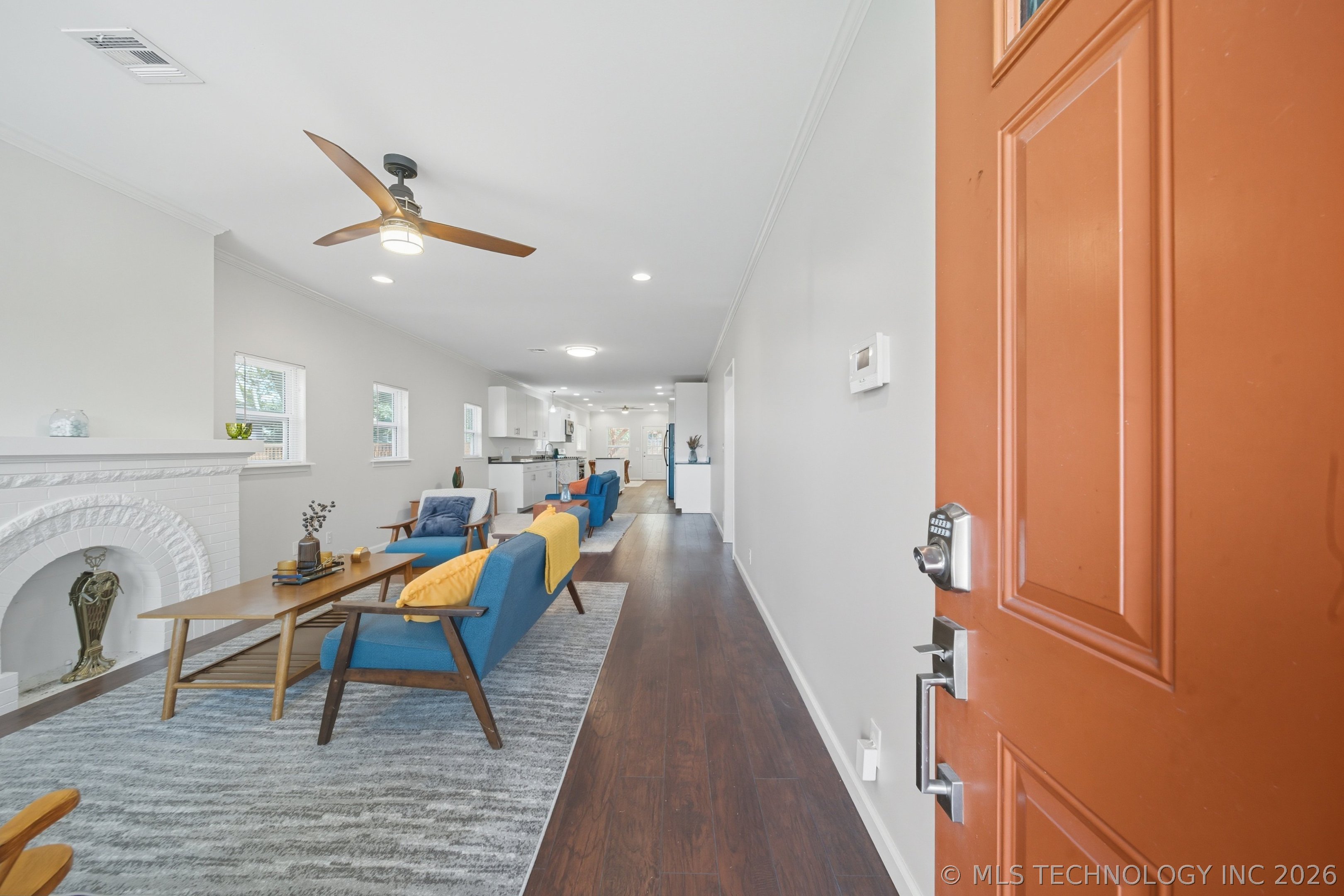 1135 S Lewis Place Property Photo 3