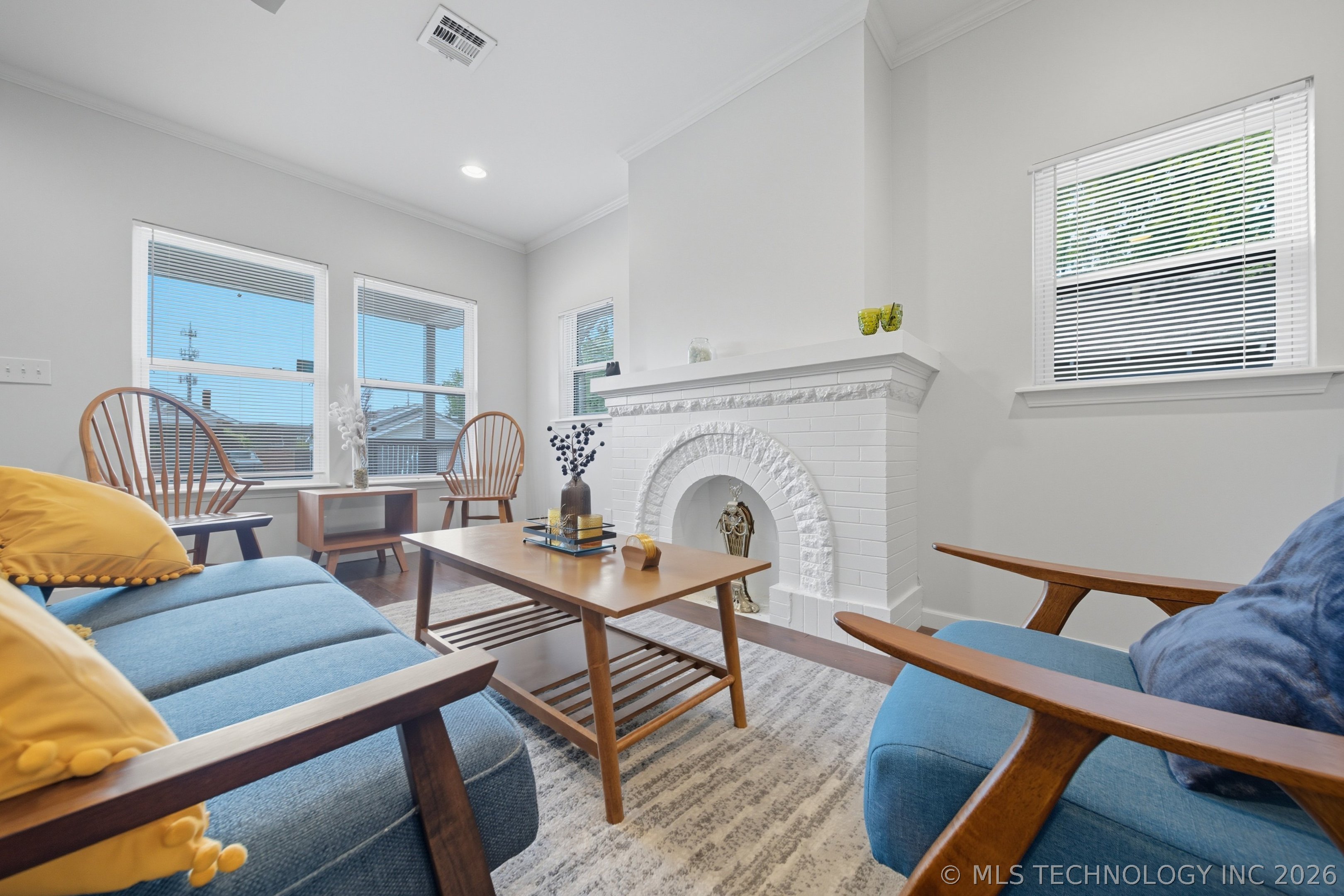 1135 S Lewis Place Property Photo 5