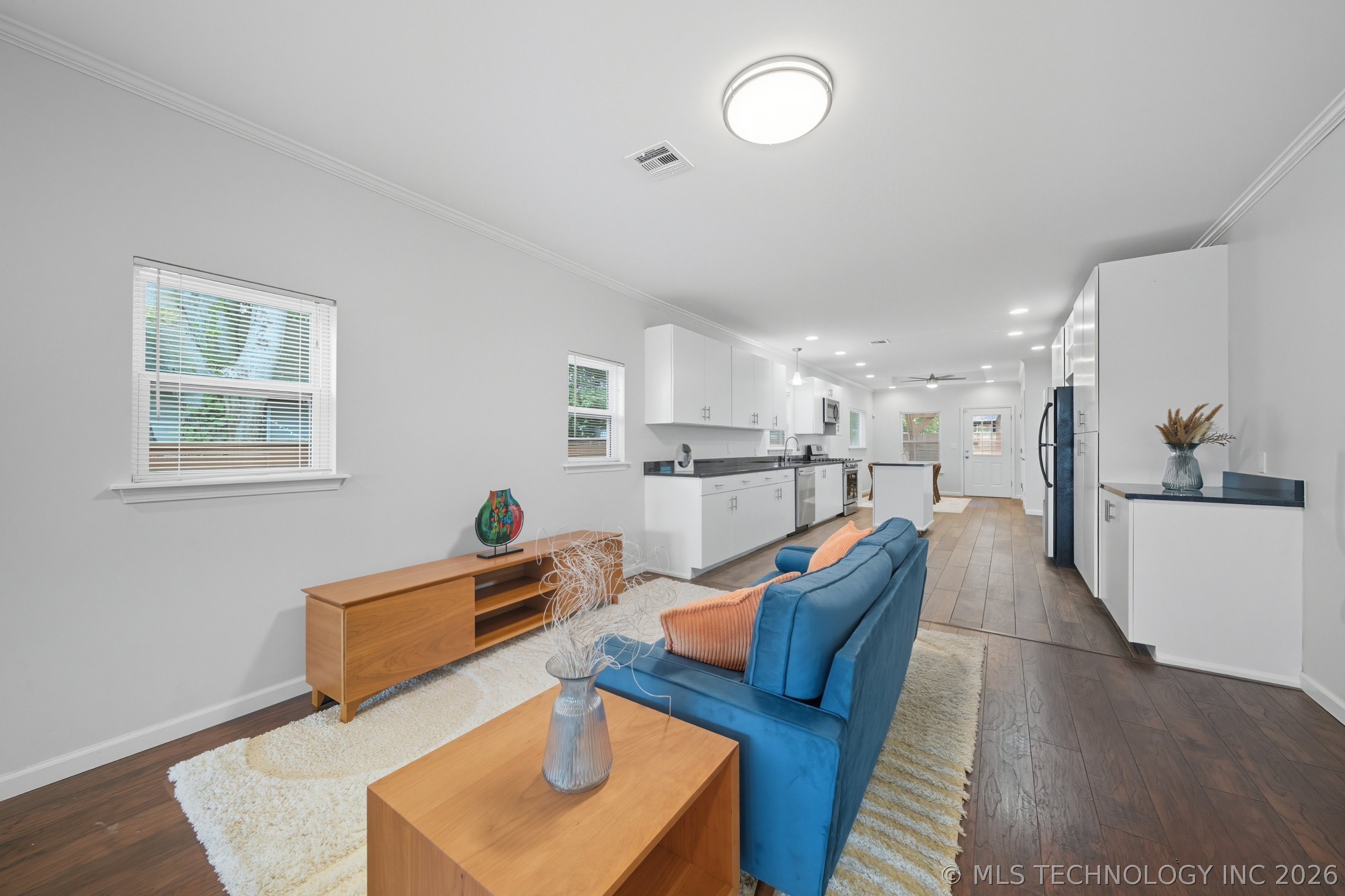 1135 S Lewis Place Property Photo 6