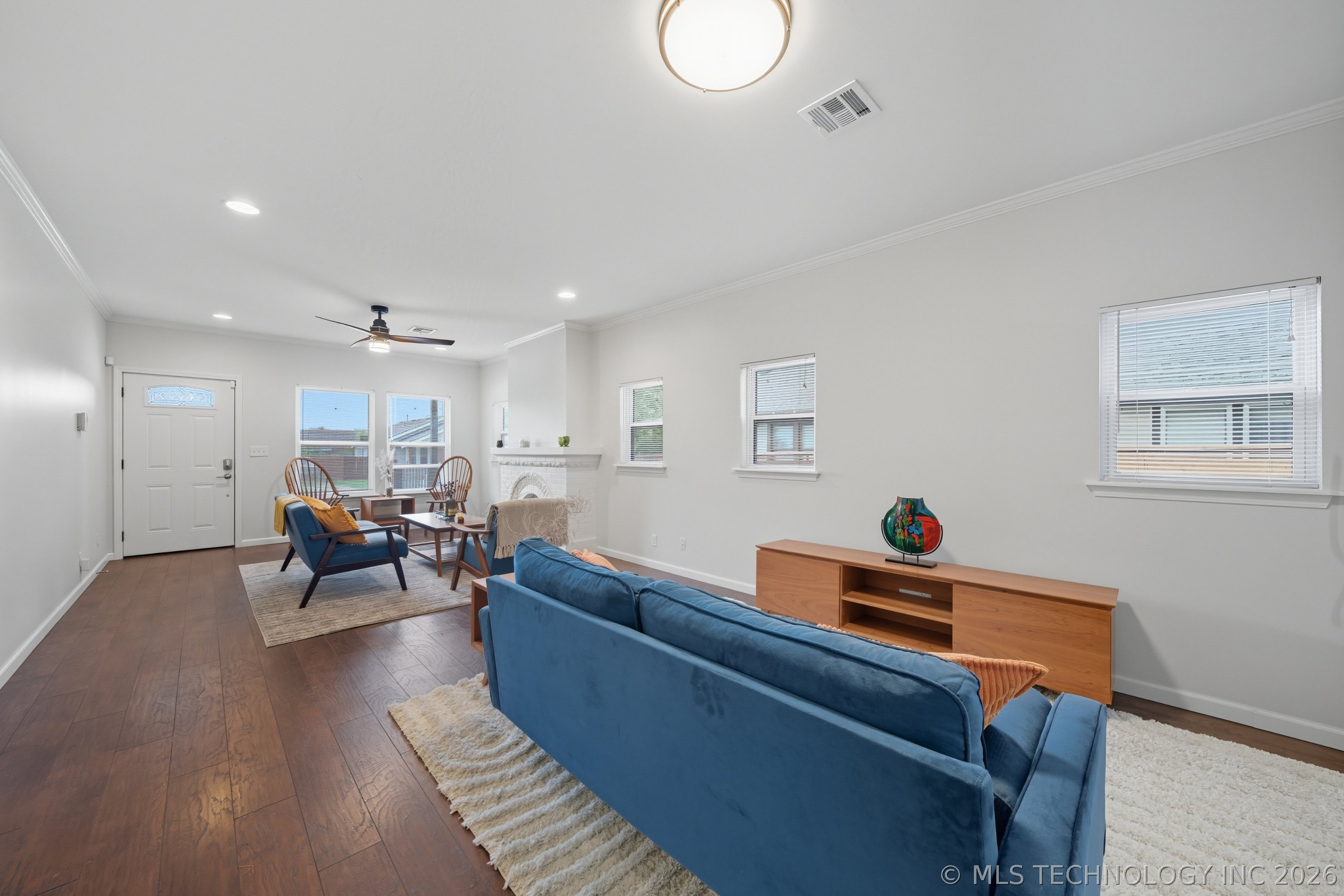 1135 S Lewis Place Property Photo 7